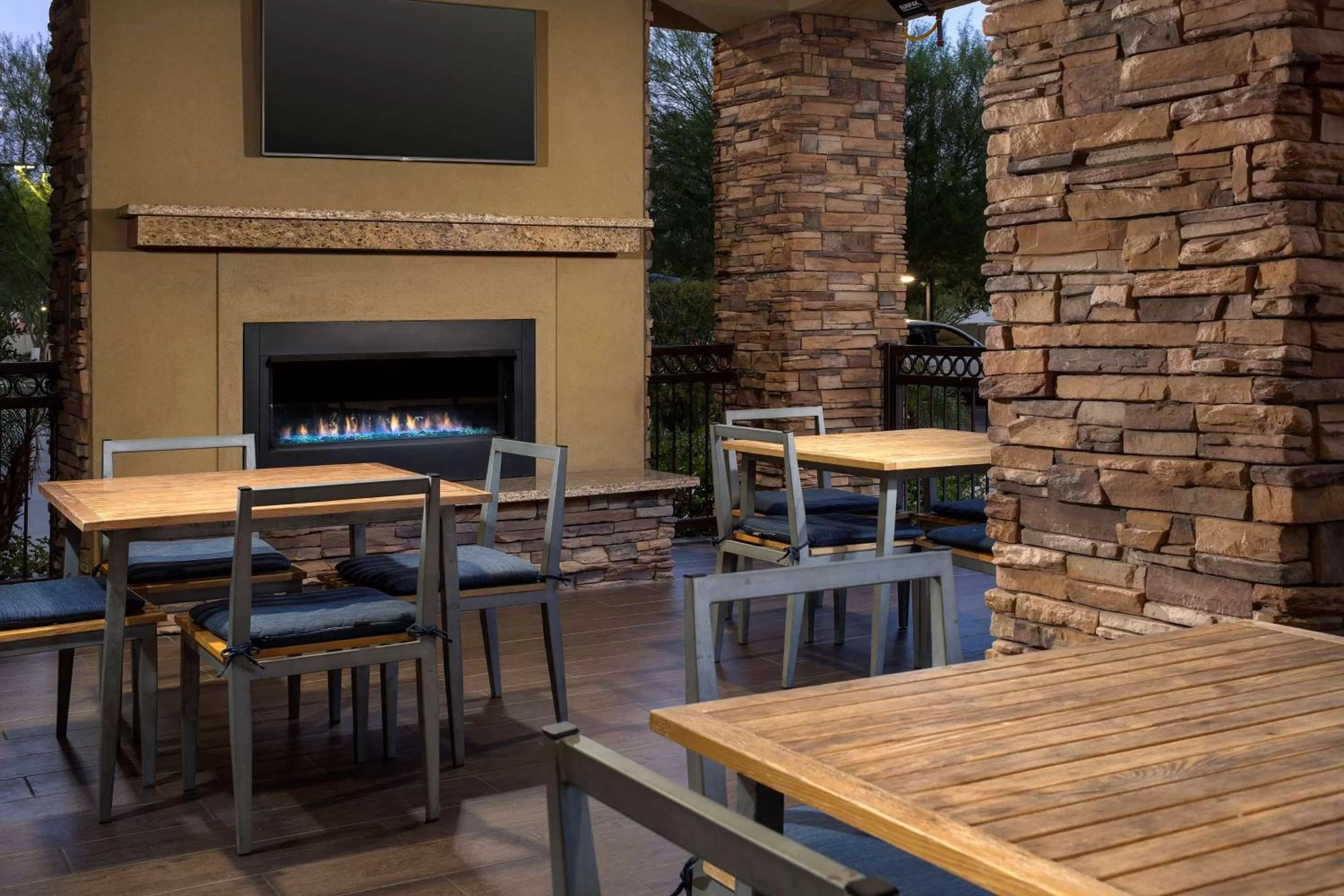 Patio in Hampton Inn & Suites Phoenix/Tempe