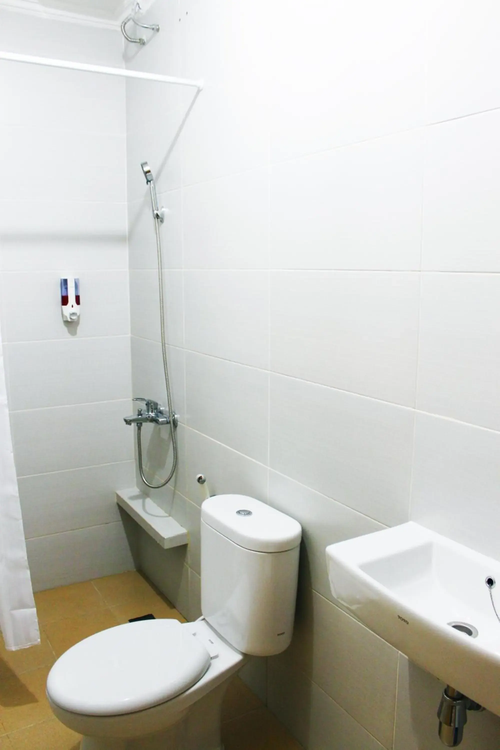 Bathroom in Maleosan Inn Manado