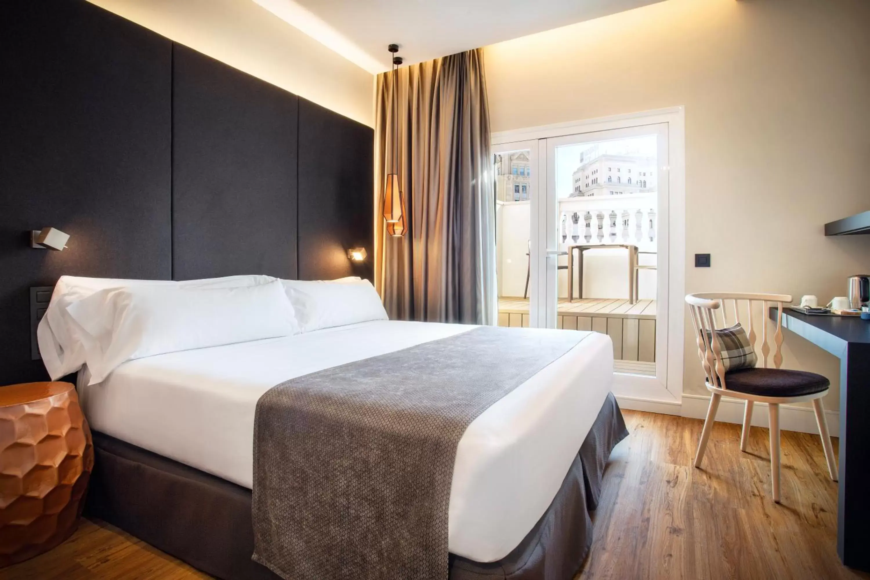 Photo of the whole room, Bed in Catalonia Gran Vía Madrid