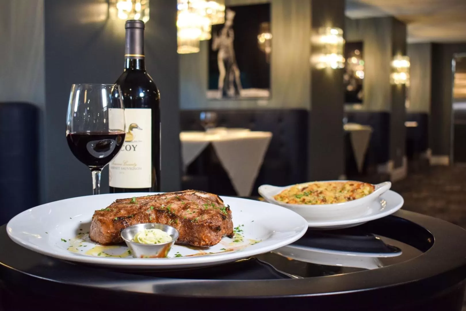 Restaurant/places to eat in Hotel Legends