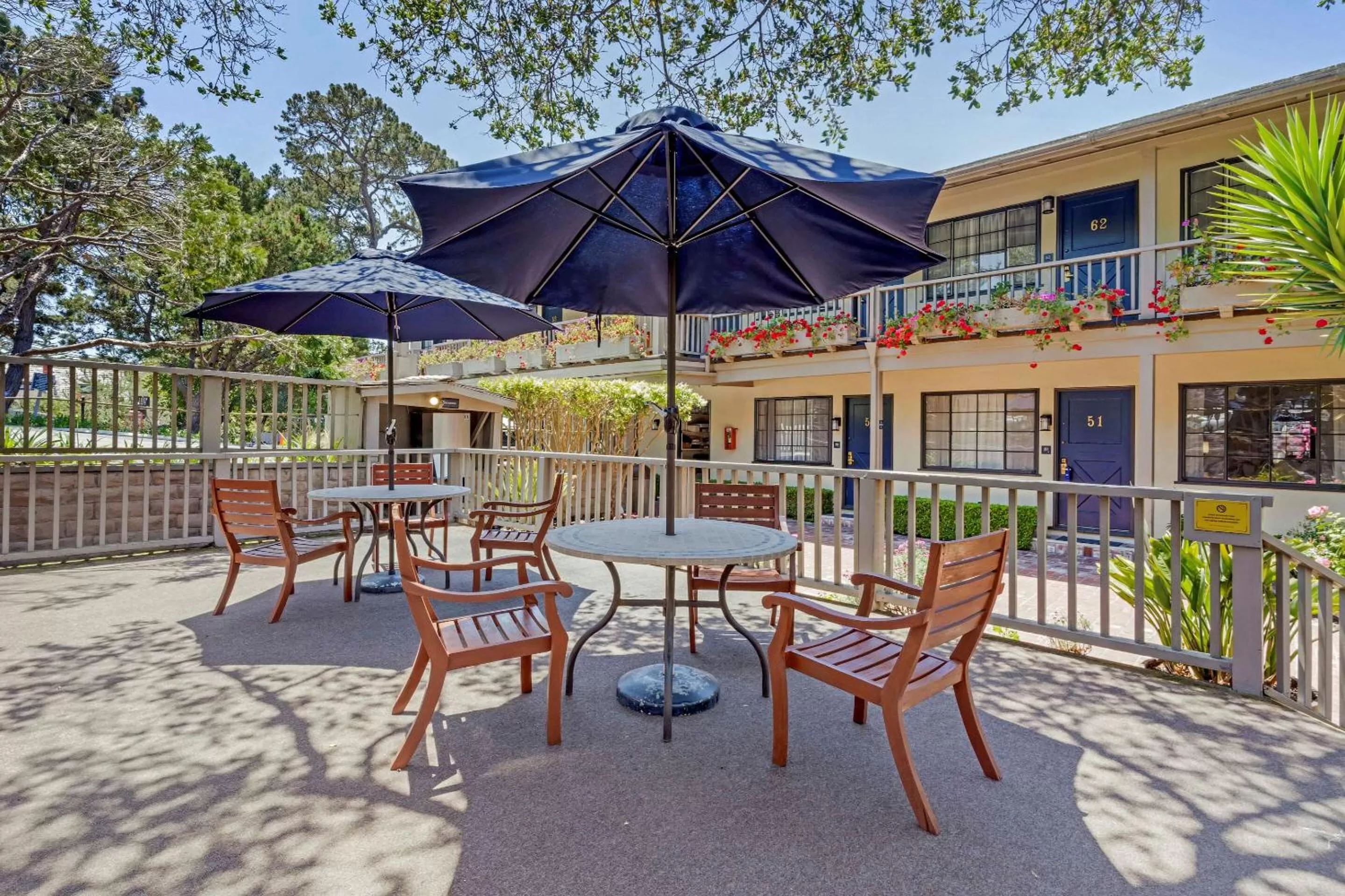 Property building in Comfort Inn Carmel By the Sea