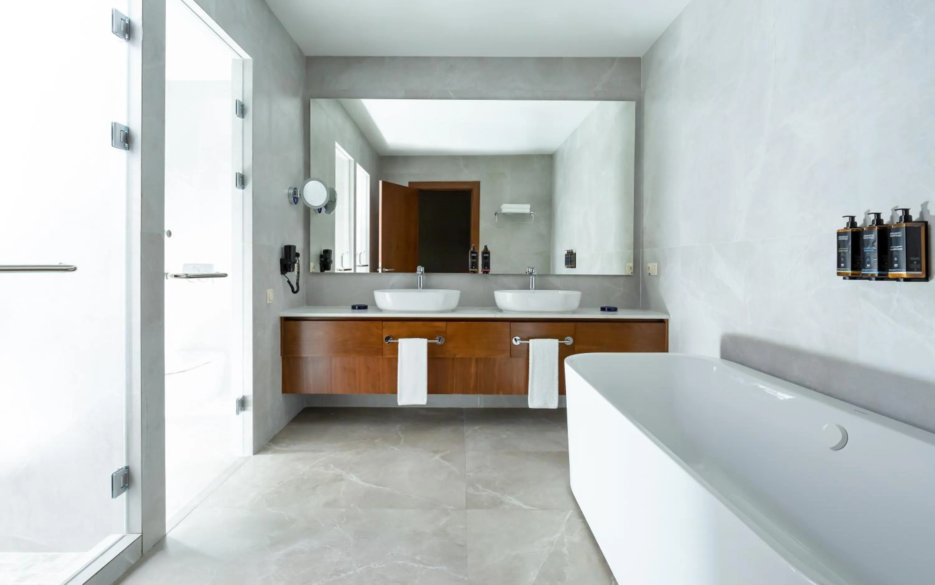 Shower in Mercure Tashkent South