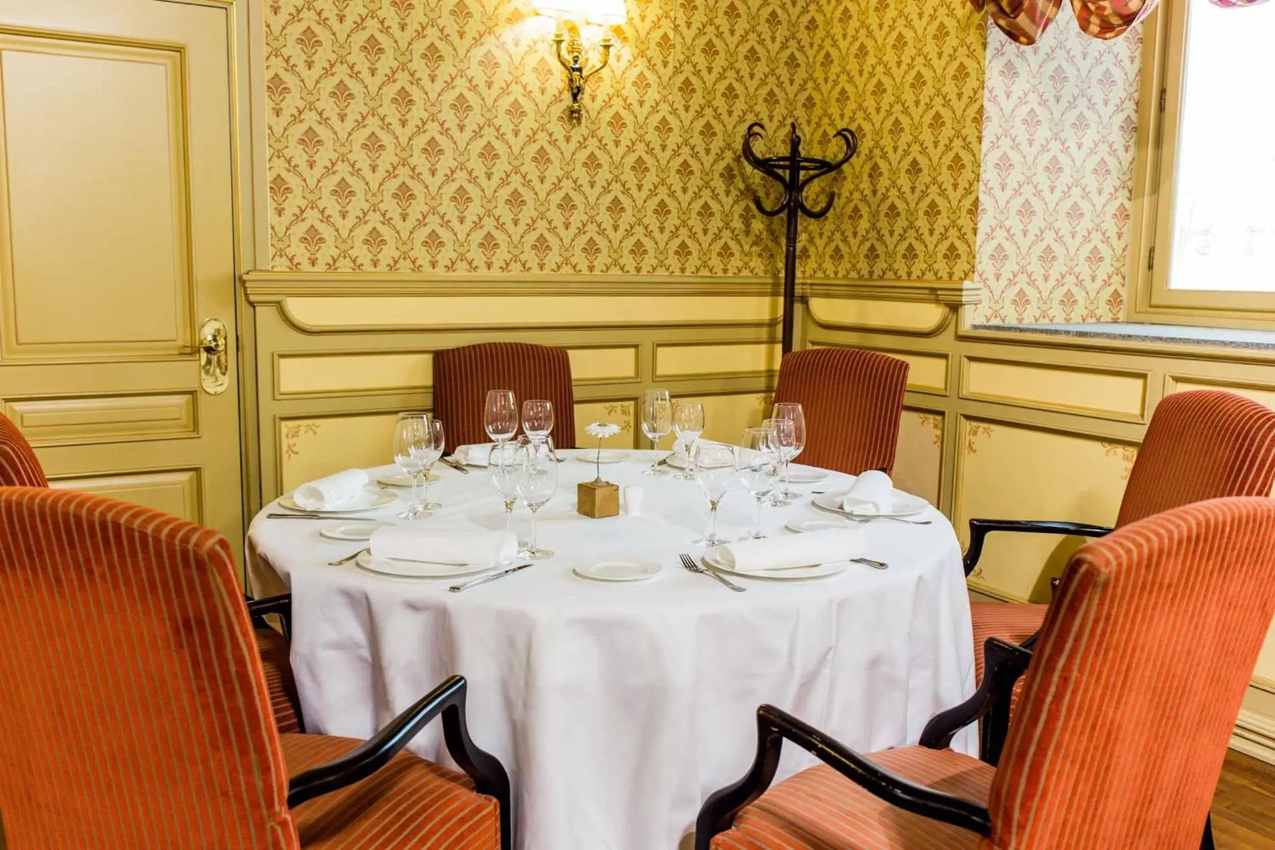 Restaurant/Places to Eat in Palacio de los Velada