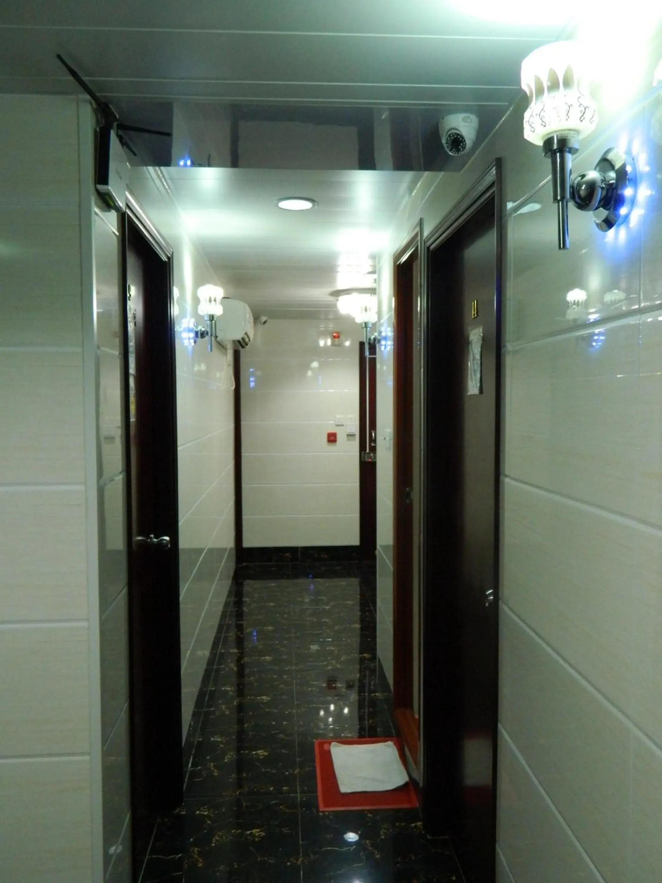 Area and facilities, Bathroom in New London Hostel