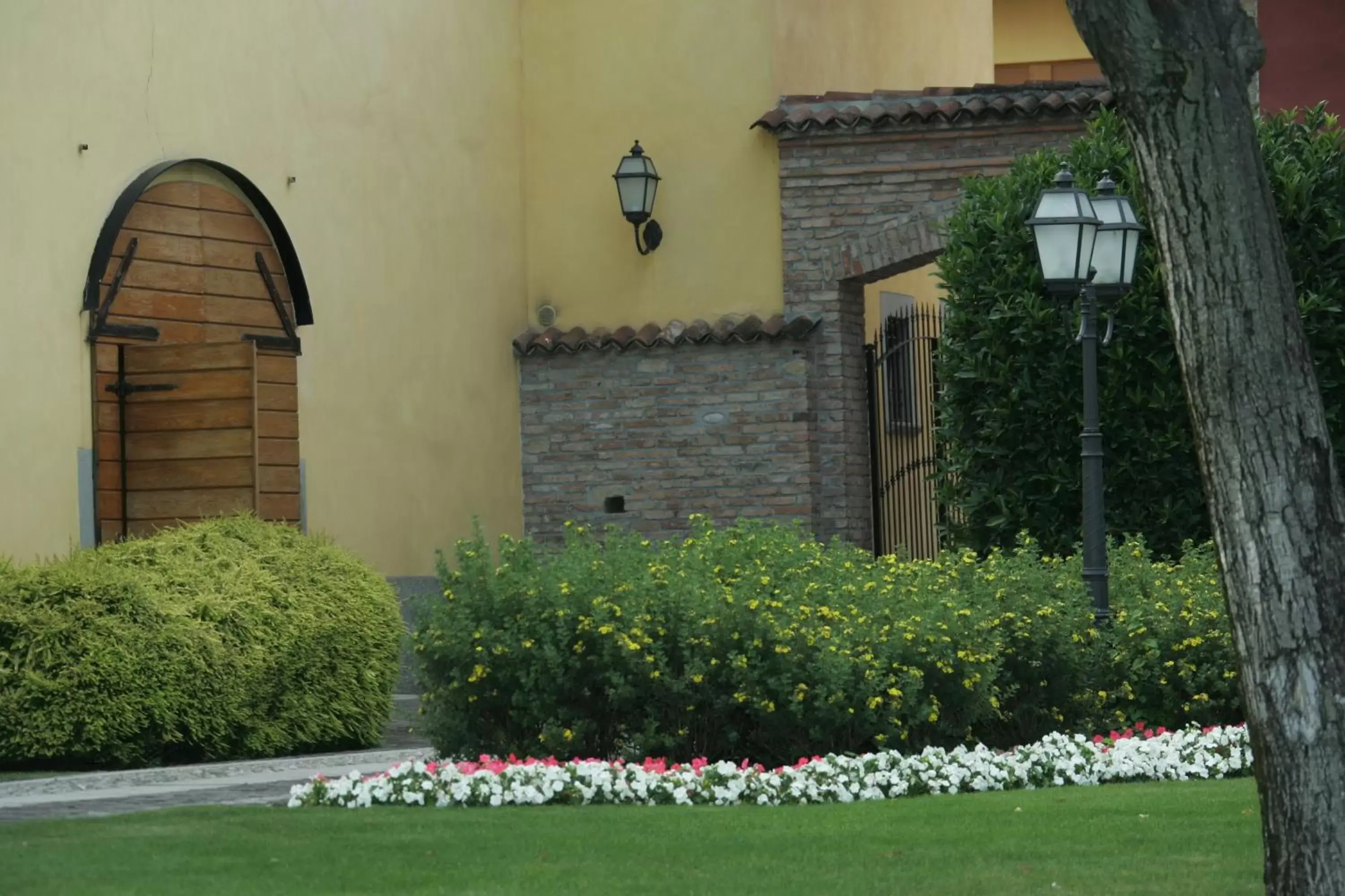 Garden, Property Building in Bes Hotel Bergamo La Muratella