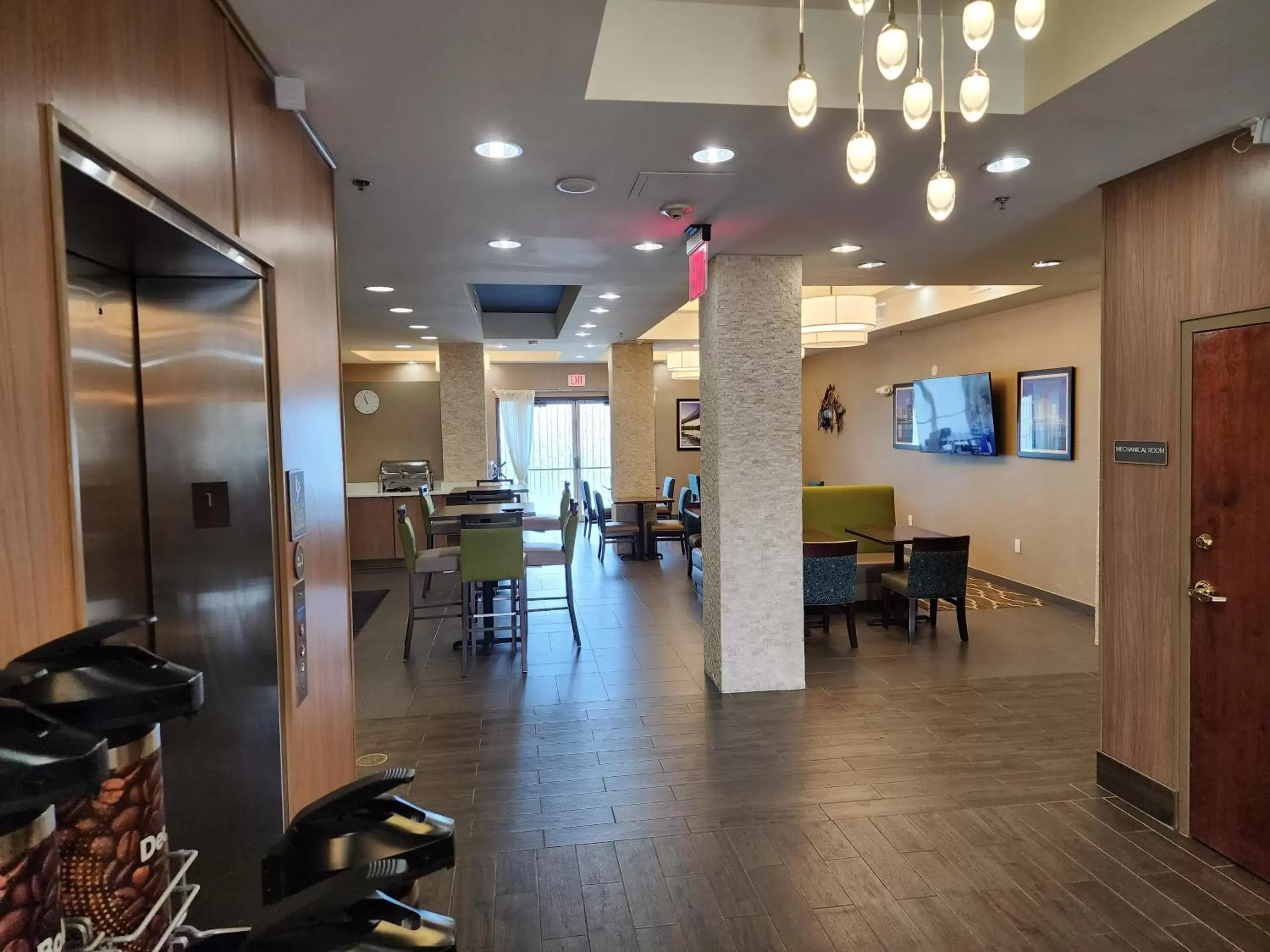Lobby or reception, Restaurant/Places to Eat in Comfort Suites New Orleans East