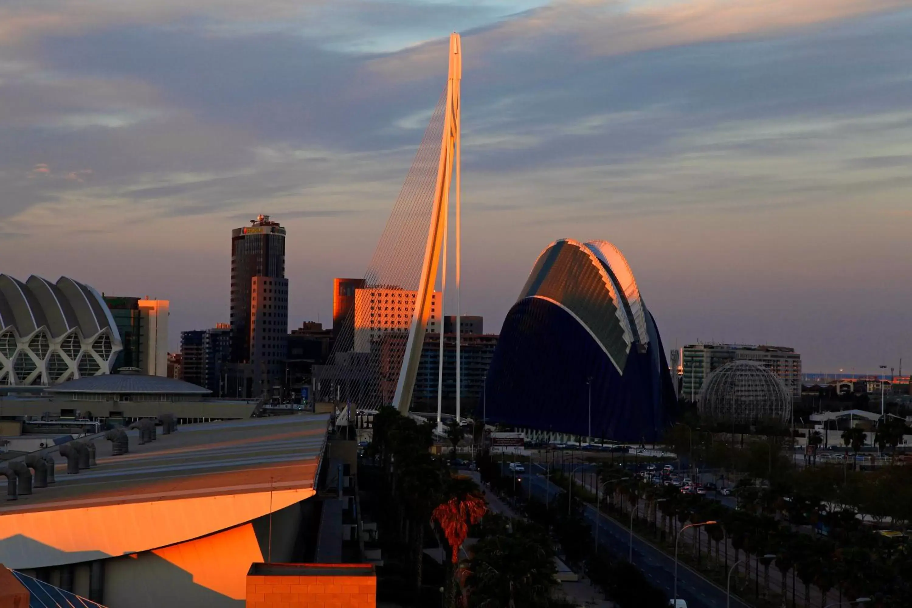 Property building, Sunrise/Sunset in Holiday Inn Express Ciudad de las Ciencias, an IHG Hotel