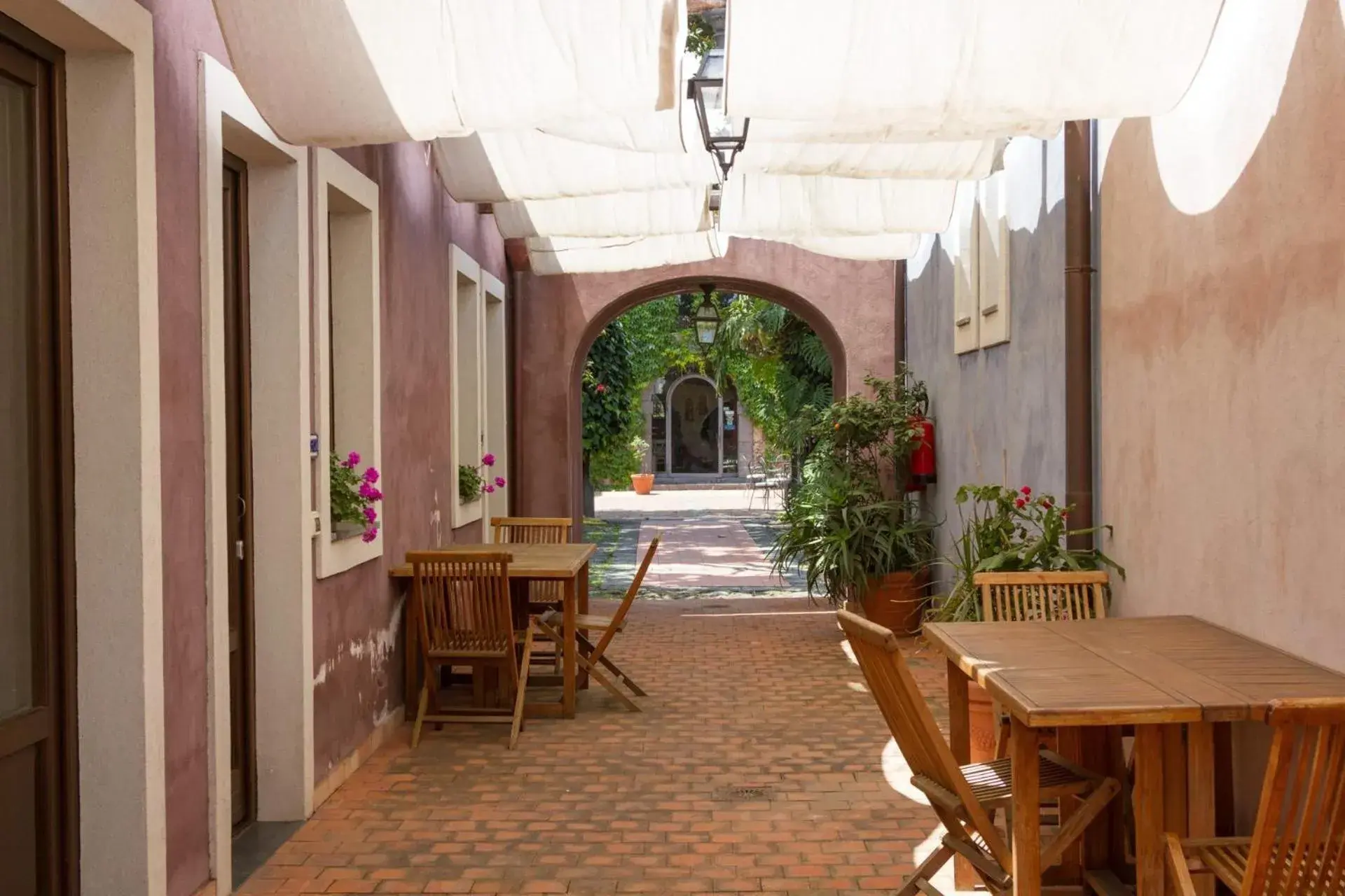 Balcony/Terrace, Restaurant/Places to Eat in Etna Hotel