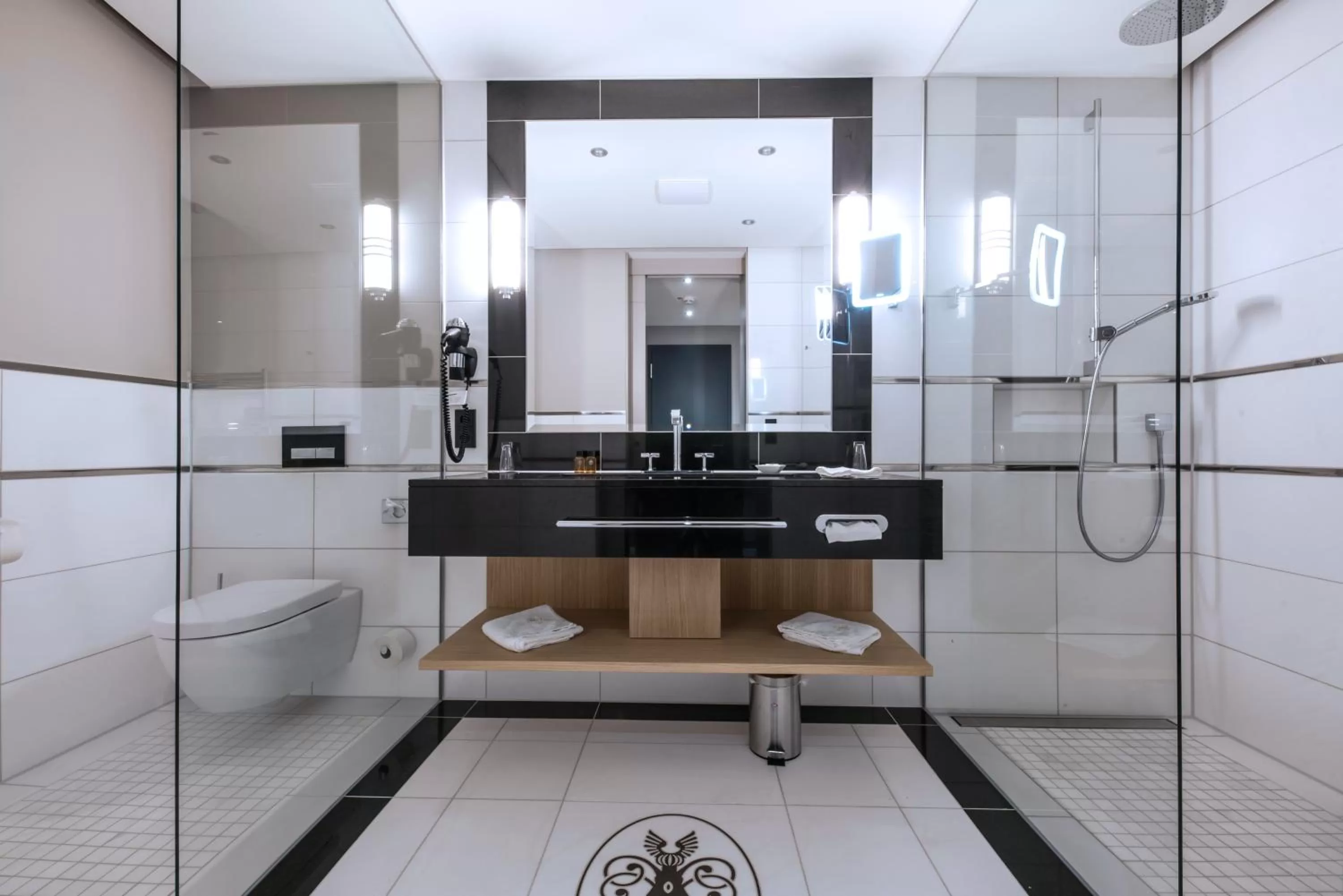 Shower, Bathroom in Gut Kump Gastronomie und Hotel