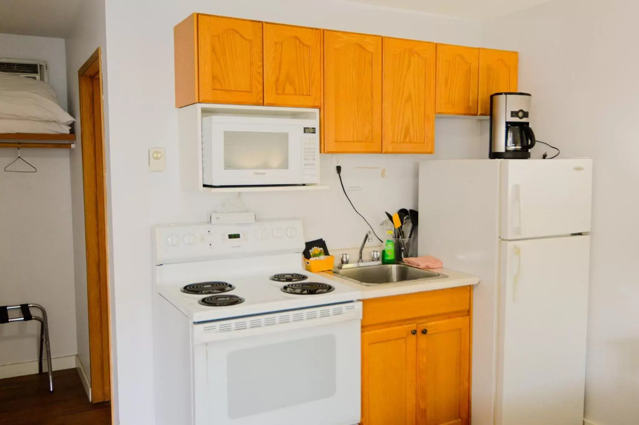 Kitchen or kitchenette, Kitchen/Kitchenette in Shoreline Resort Condominiums