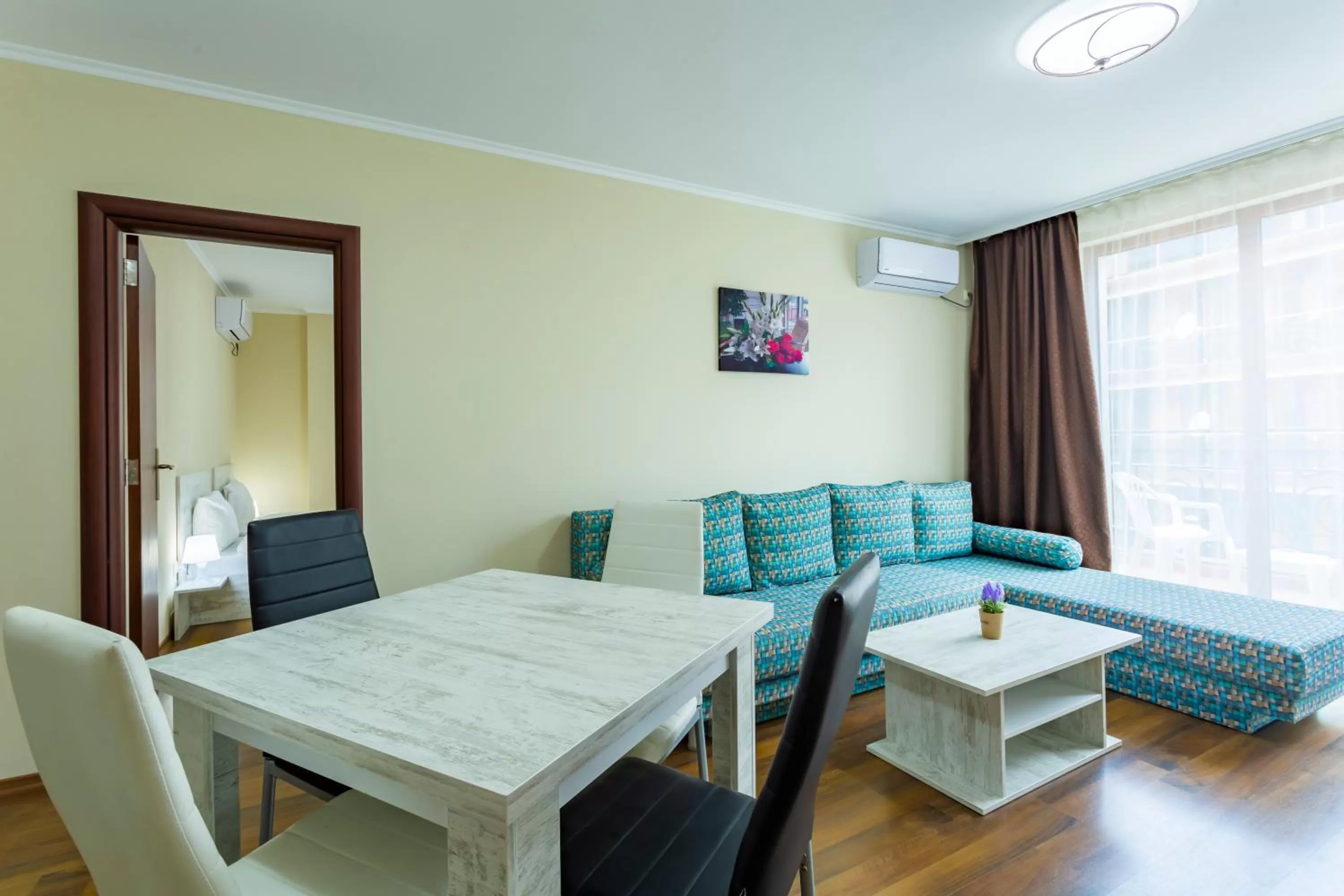 Living room in Rose Gardens Apart Hotel