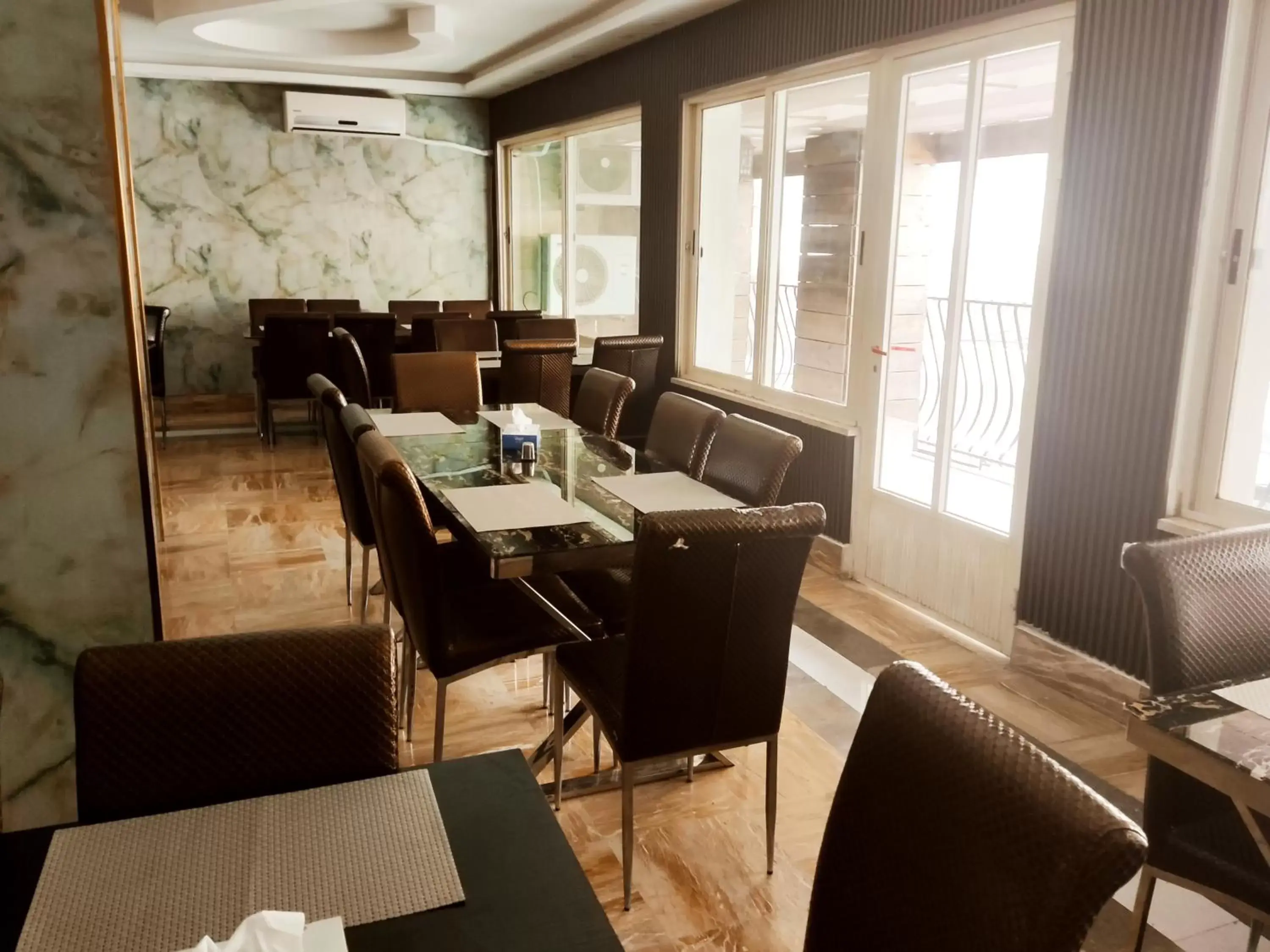 Restaurant/places to eat in Golden Plaza Hotel Restaurant/places to eat in Golden Plaza Hotel