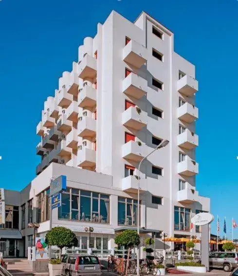 Facade/entrance, Property Building in Hotel Universal