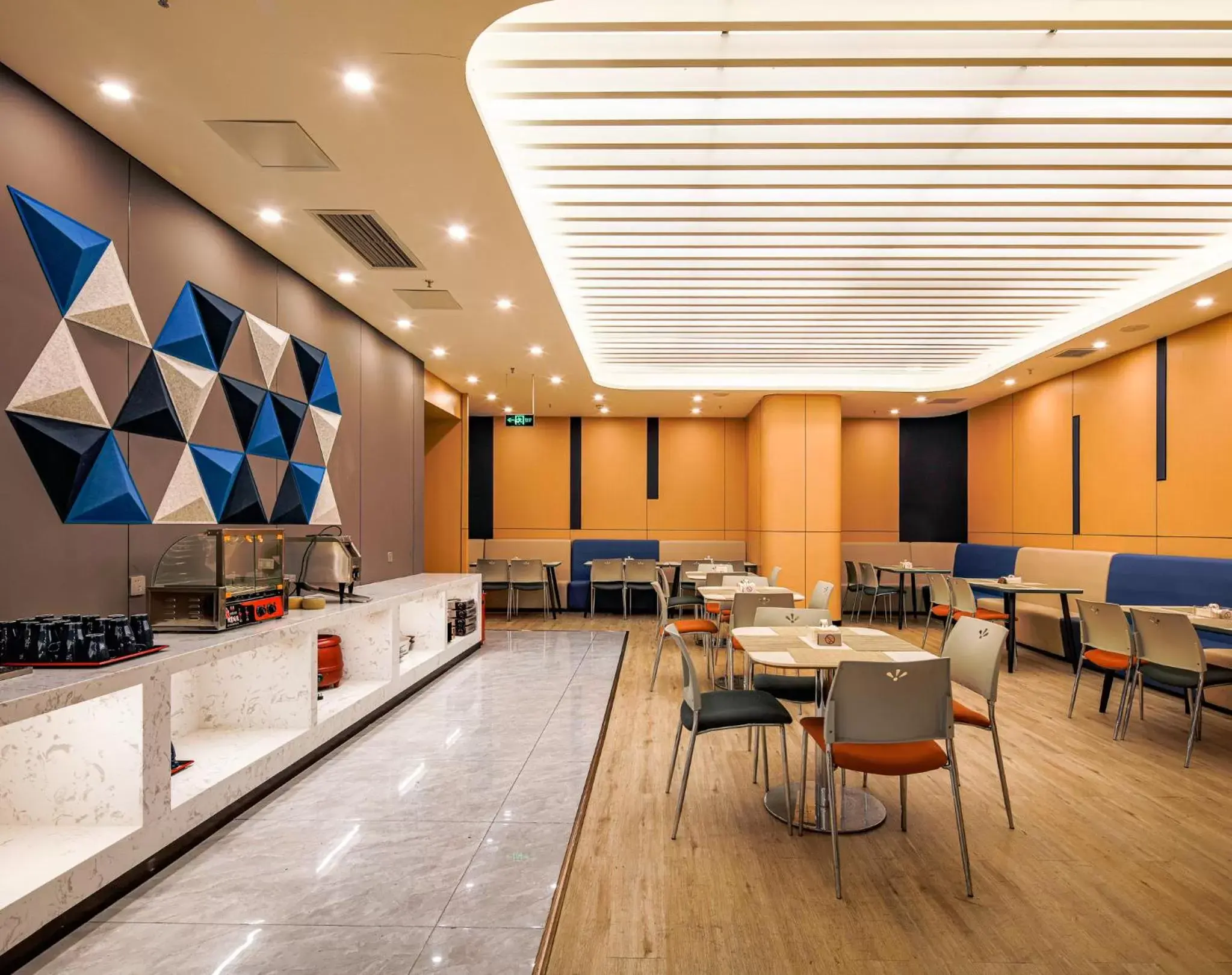 Restaurant/places to eat in Holiday Inn Express Chongqing Guanyinqiao , an IHG Hotel