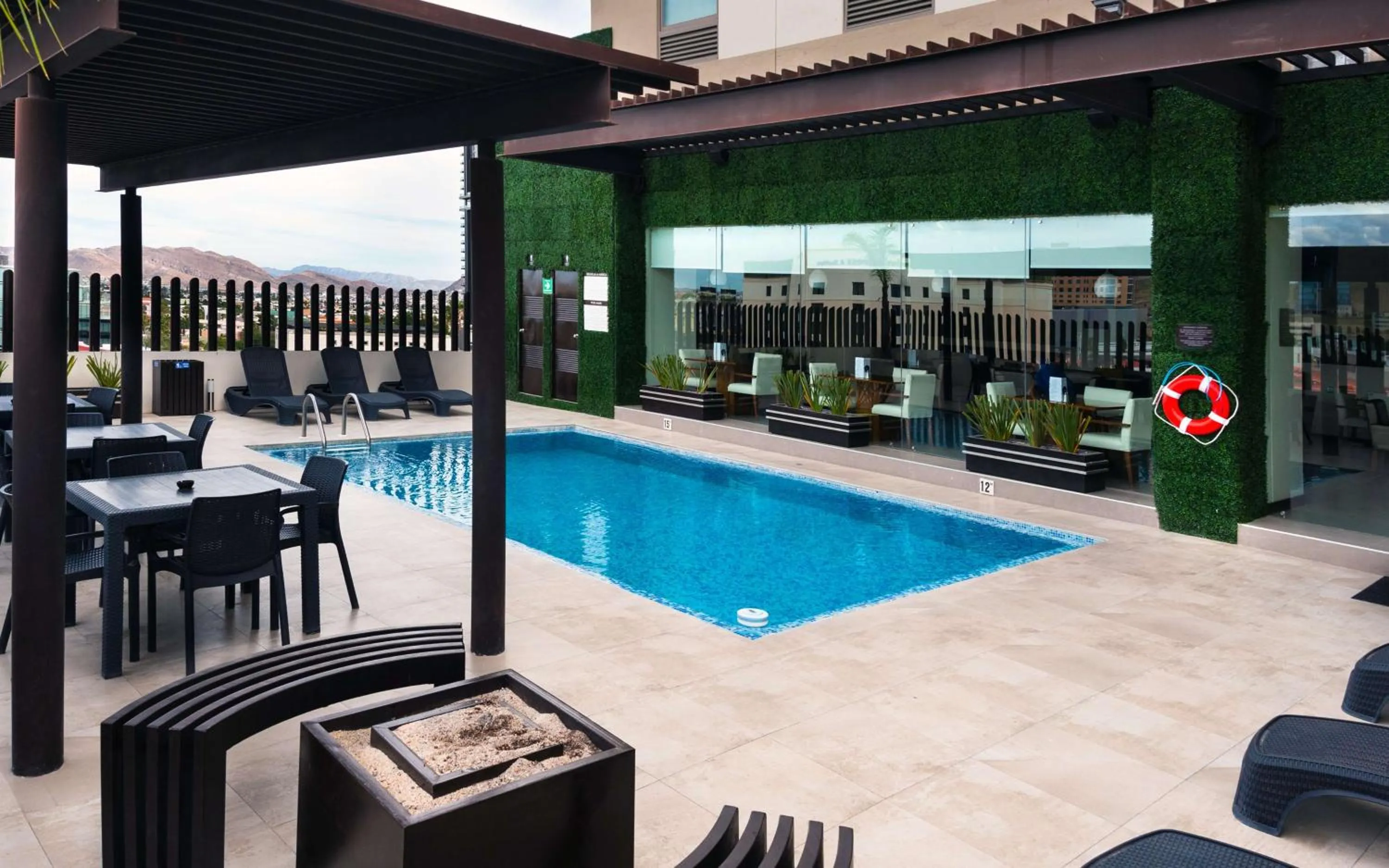 Pool view in Best Western Plus Chihuahua Juventud