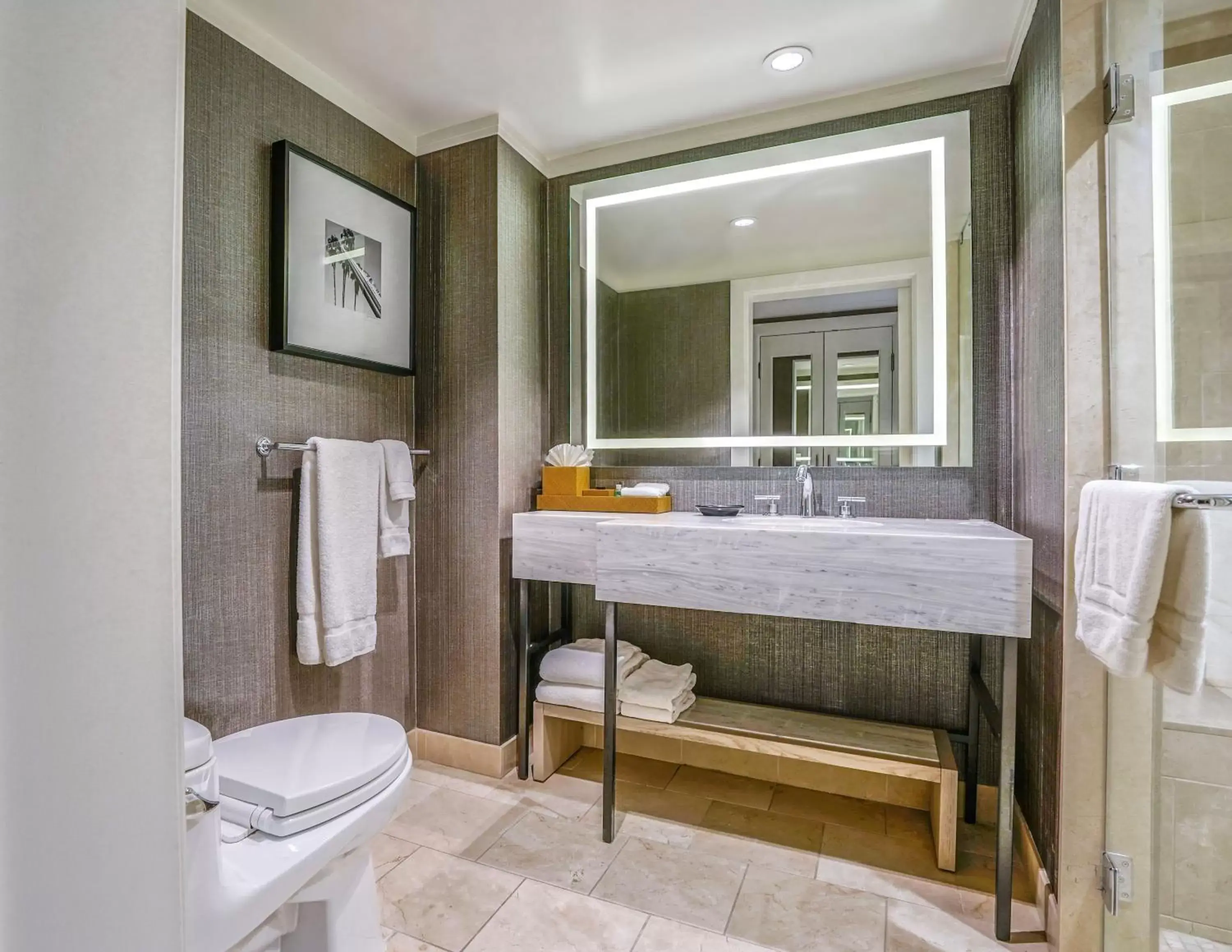 Bathroom in Hotel Amarano Burbank-Hollywood