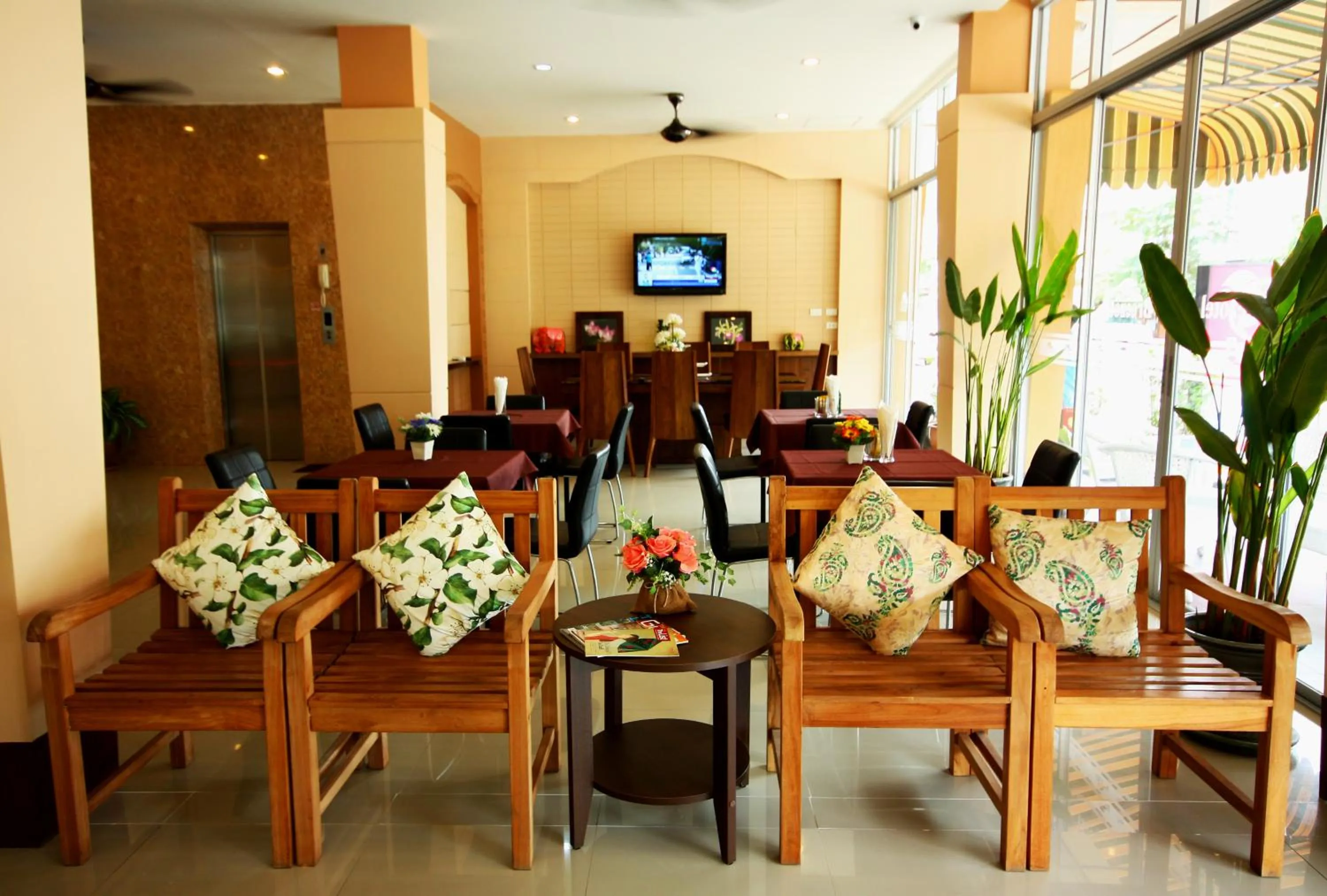 Seating area in Breezotel - SHA Certified