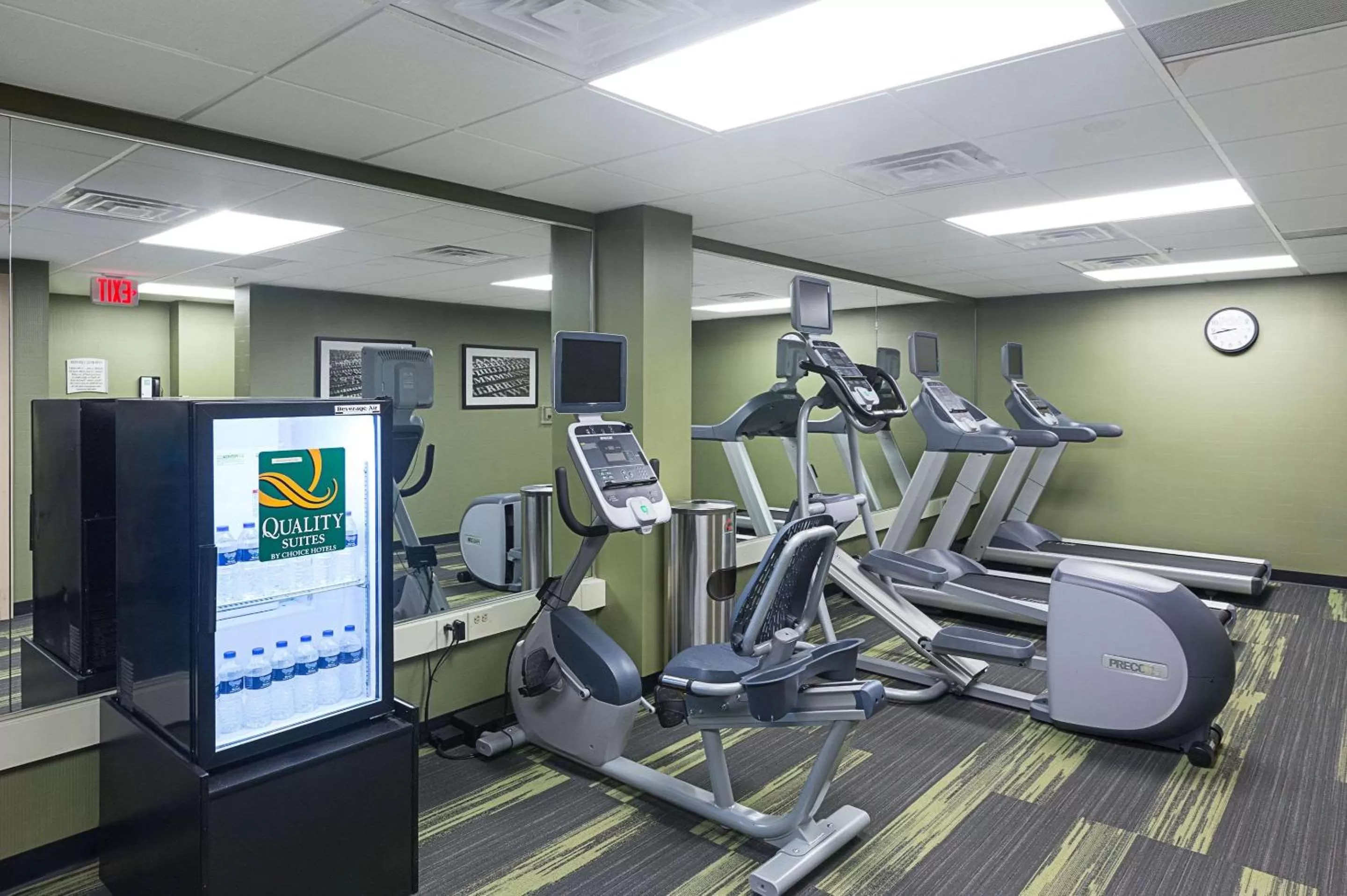 Fitness centre/facilities in Quality Suites Lansing West
