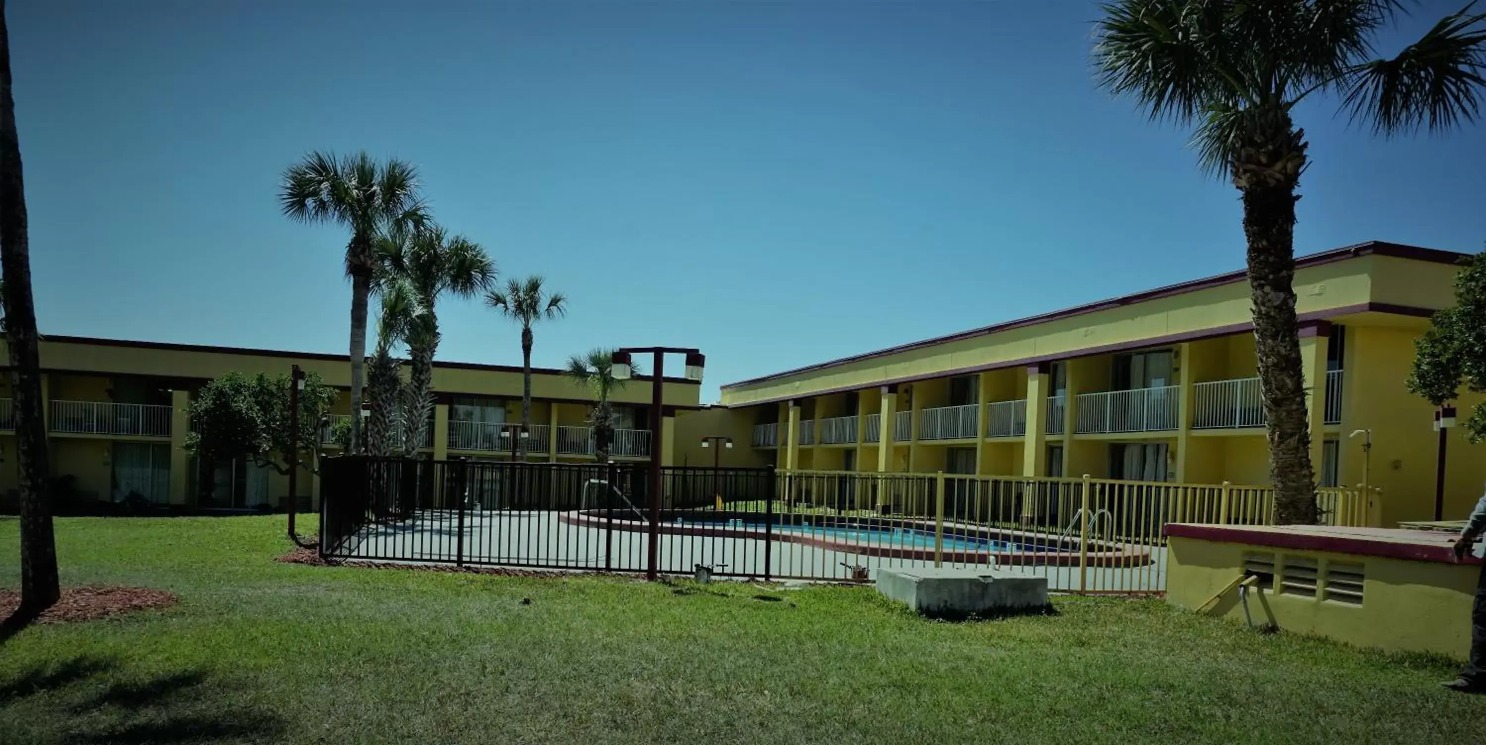 Garden view, Property Building in Rodeway Inn