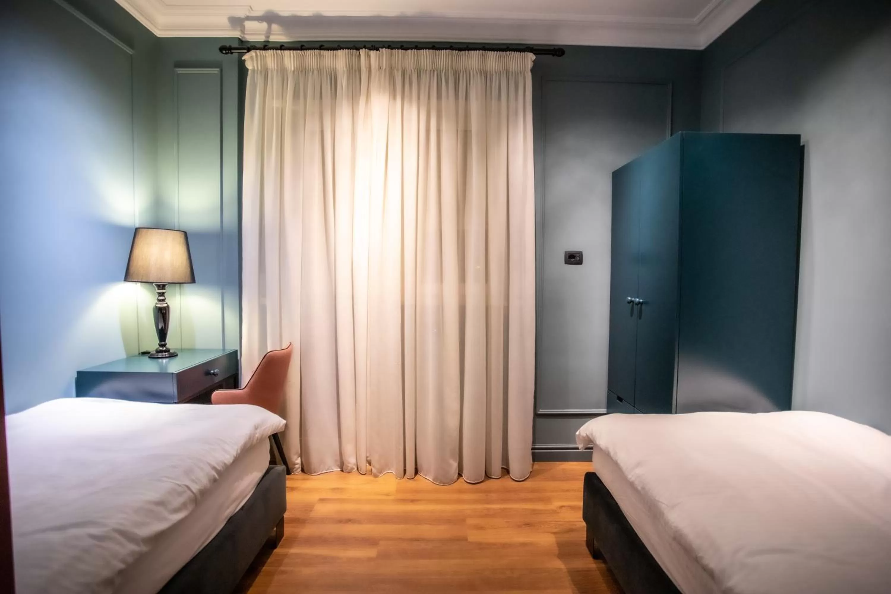 Bedroom, Bed in Mondial Hotel