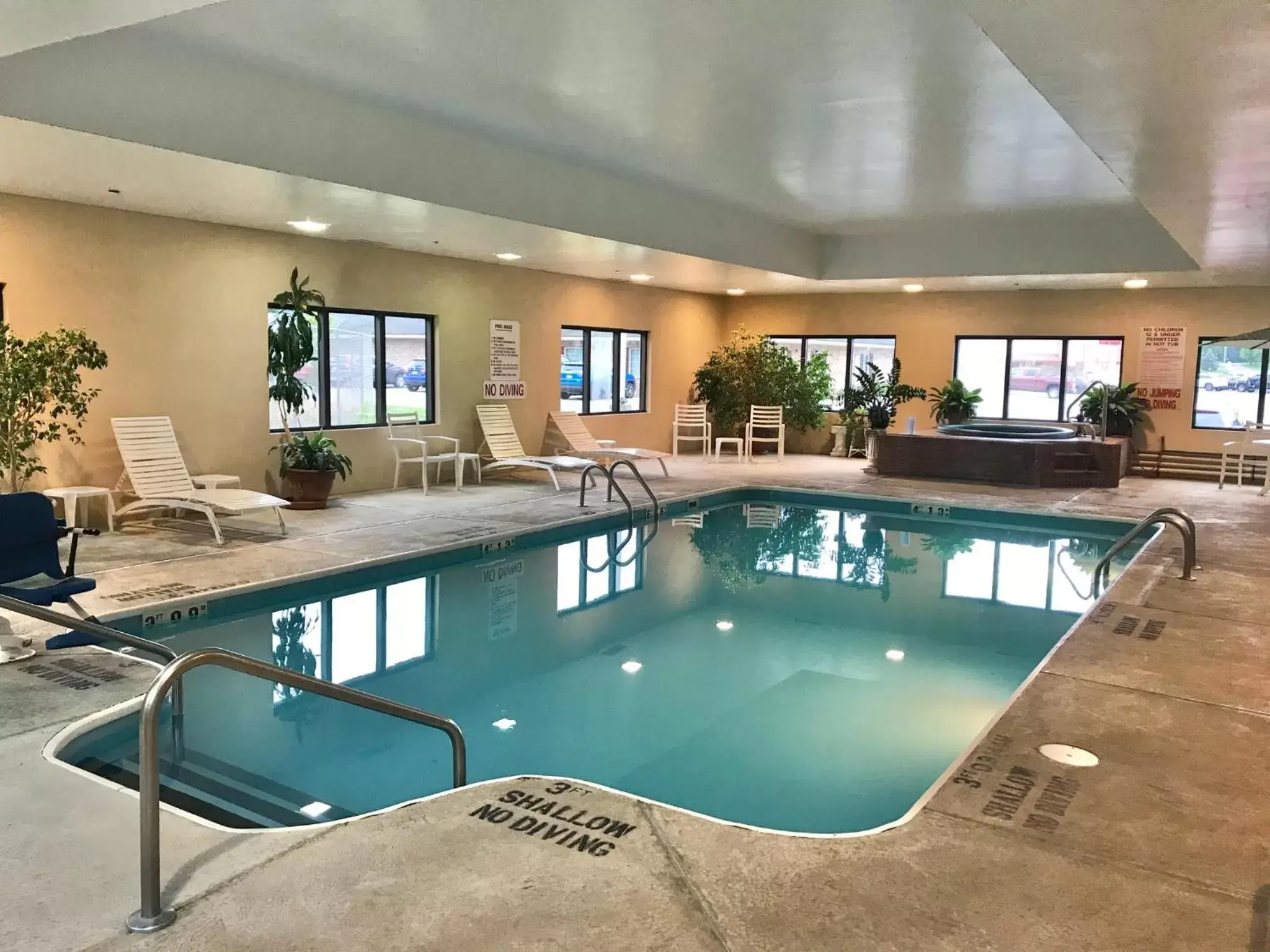 Swimming Pool in Comfort Inn Duncansville – Altoona