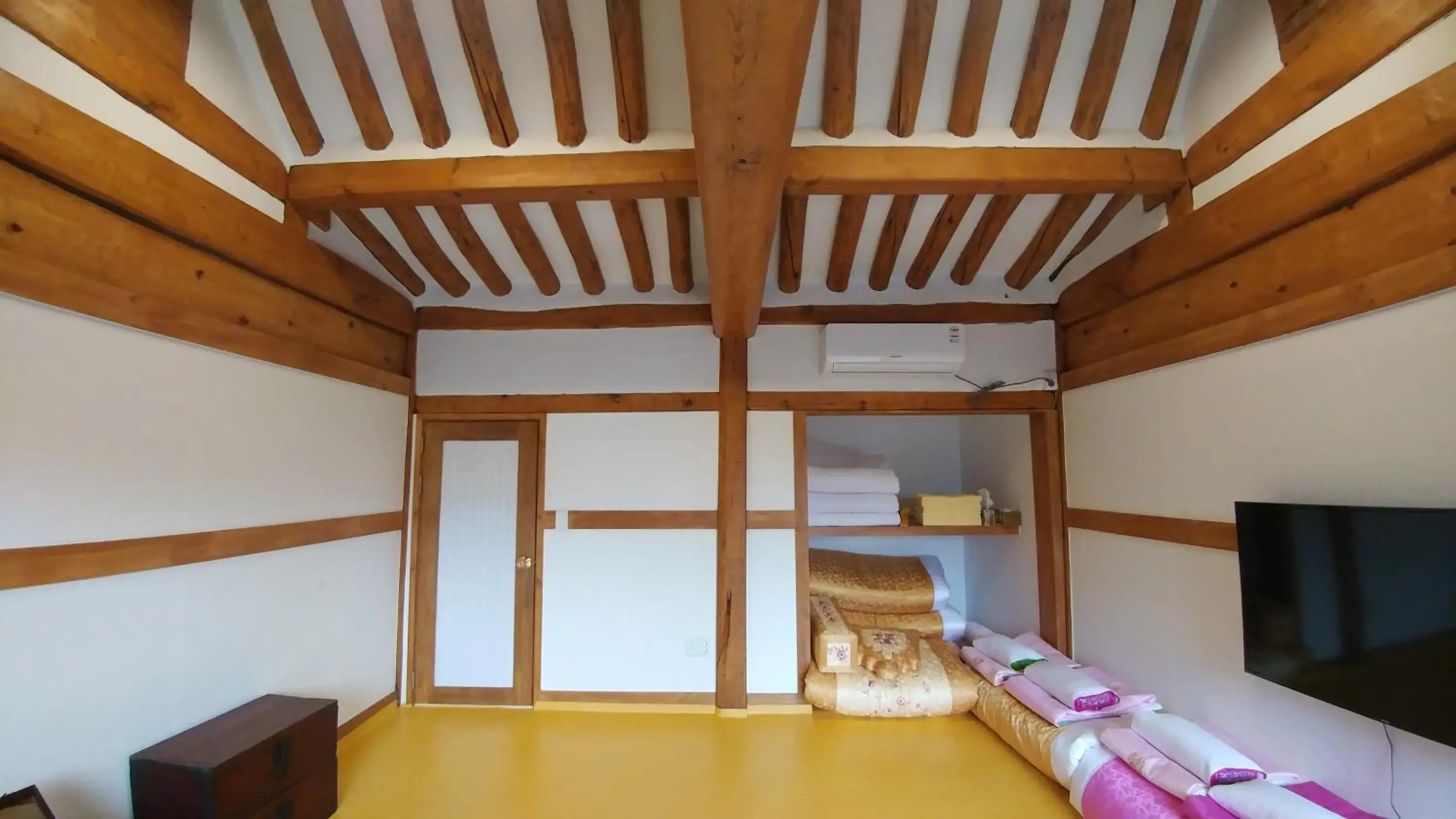 Photo of the whole room, Bunk Bed in Bukchon Sosunjae Hanok Guesthouse