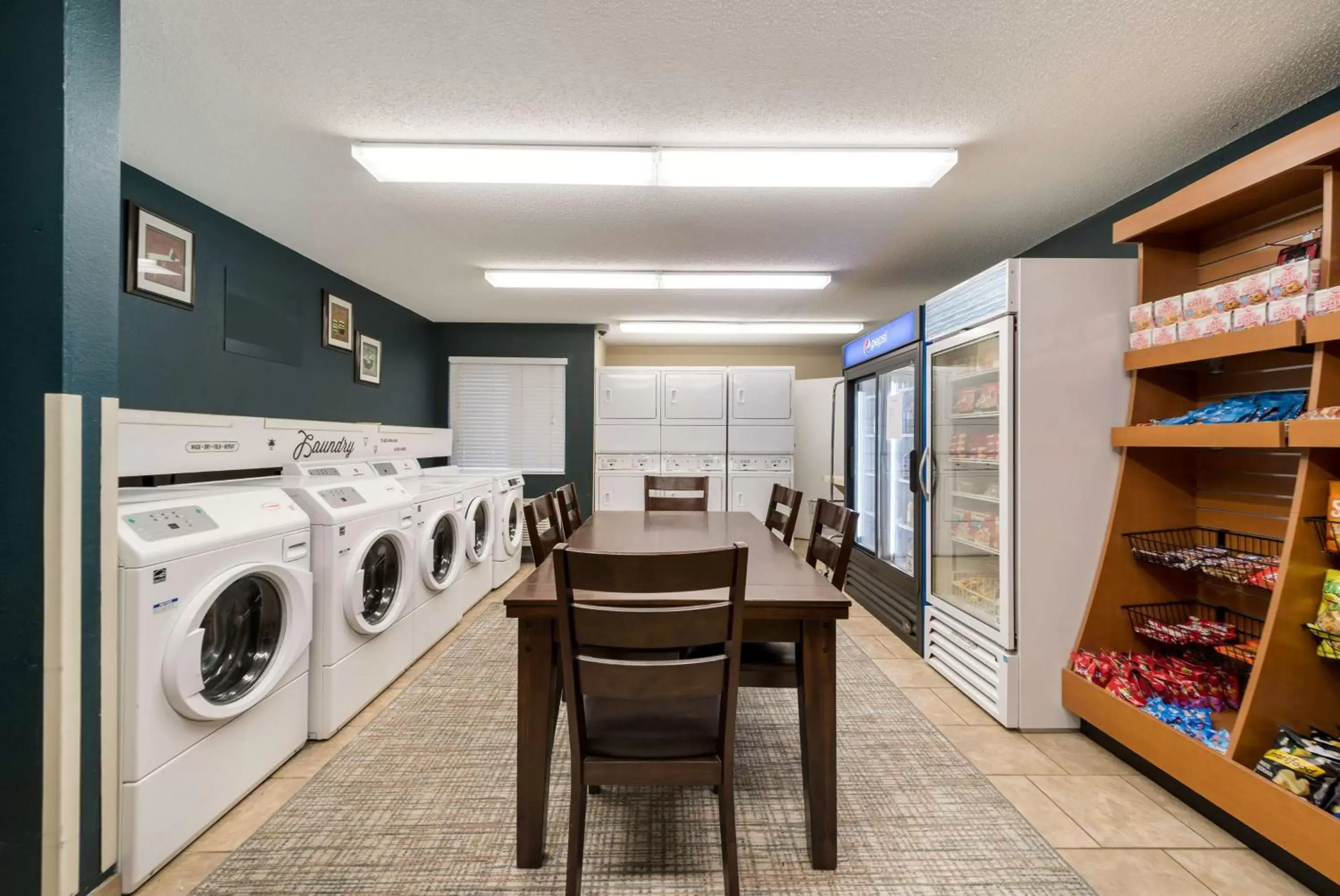 laundry, Kitchen/Kitchenette in Sonesta Simply Suites Hampton