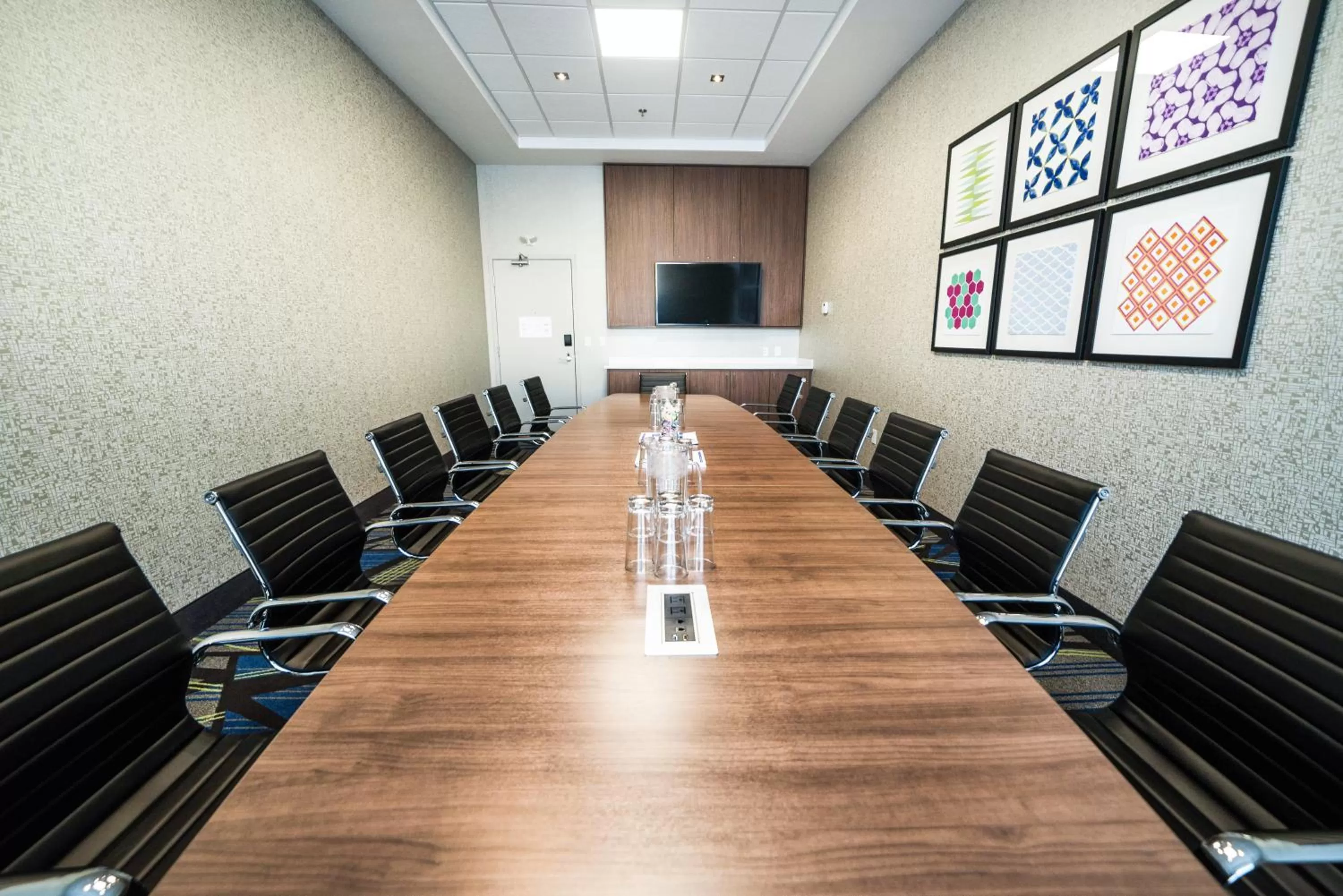 Meeting/conference room in Holiday Inn Express & Suites - West Edmonton-Mall Area by IHG