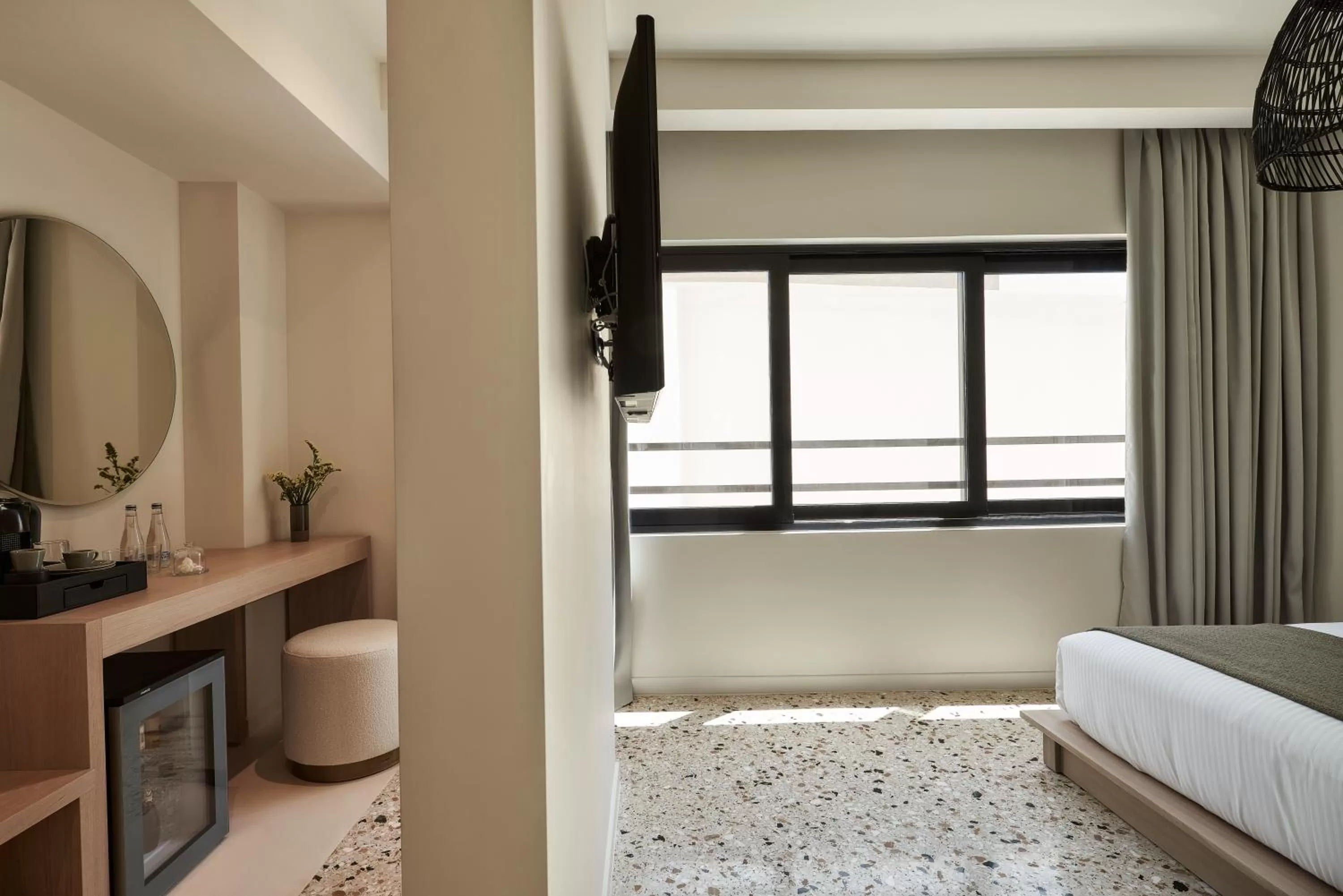 Bedroom, Bed in Vasi