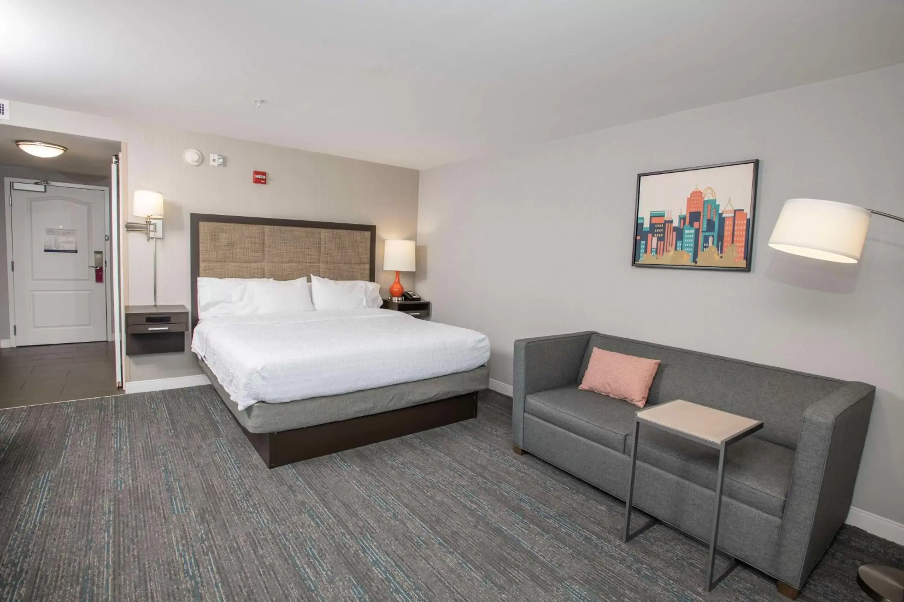 Bed in Hampton Inn & Suites - Cincinnati/Kenwood, OH