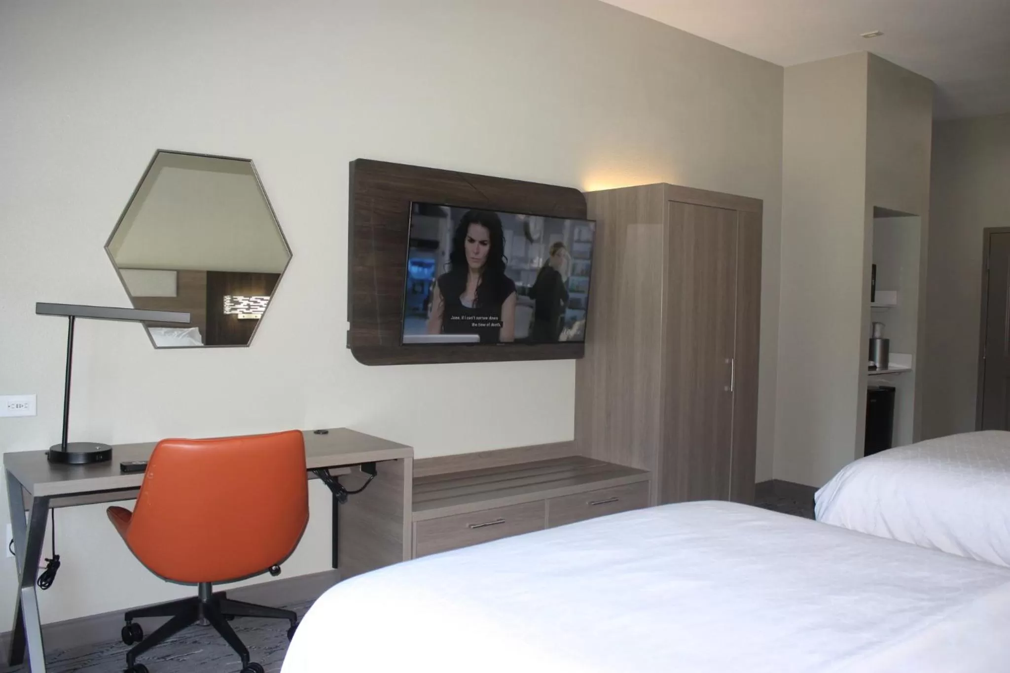 Photo of the whole room, Bed in Holiday Inn Express Hotel & Suites Shamrock North by IHG