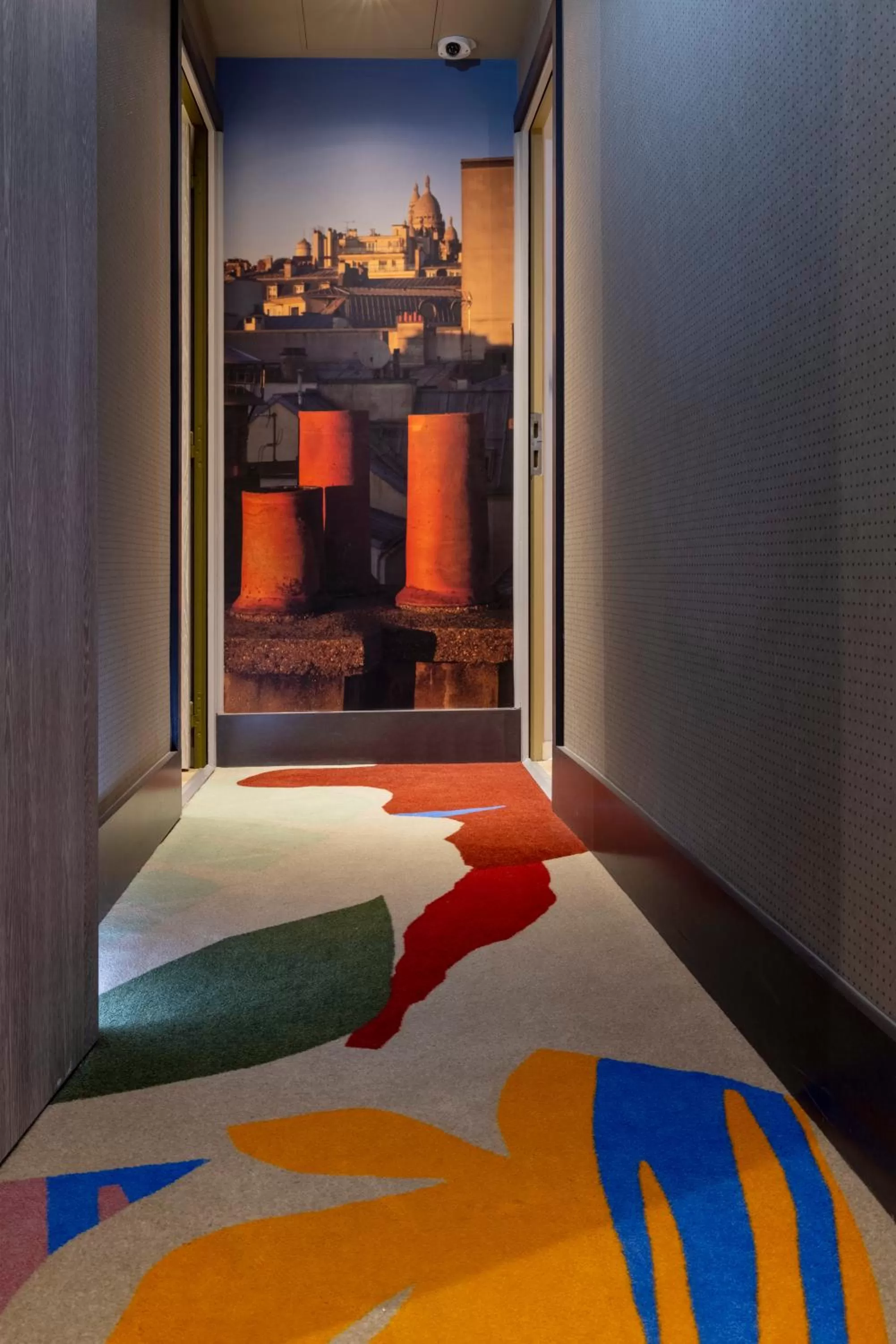 Decorative detail, Bed in Hôtel De La Paix