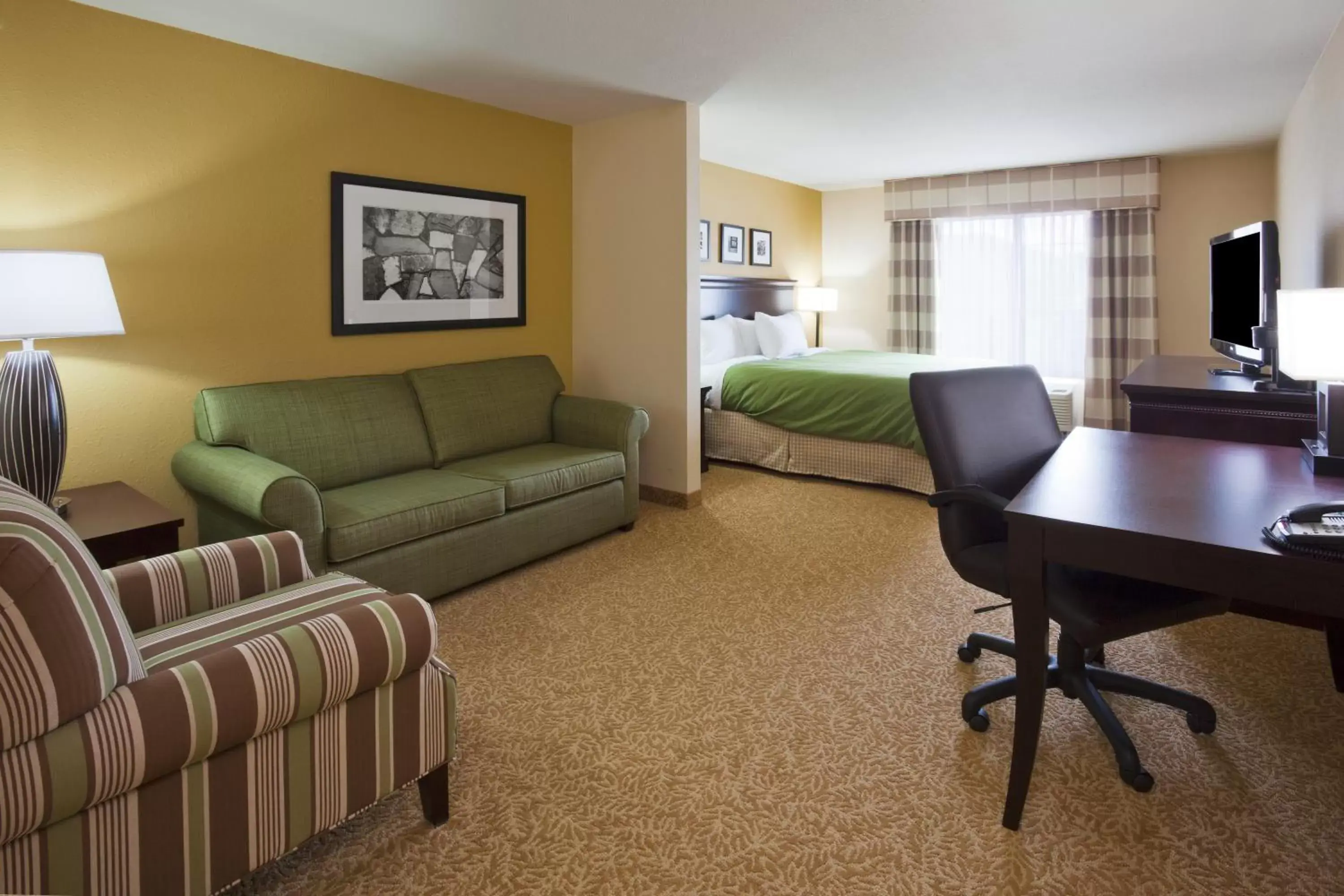 Bedroom, Seating Area in Country Inn & Suites by Radisson, Minot, ND