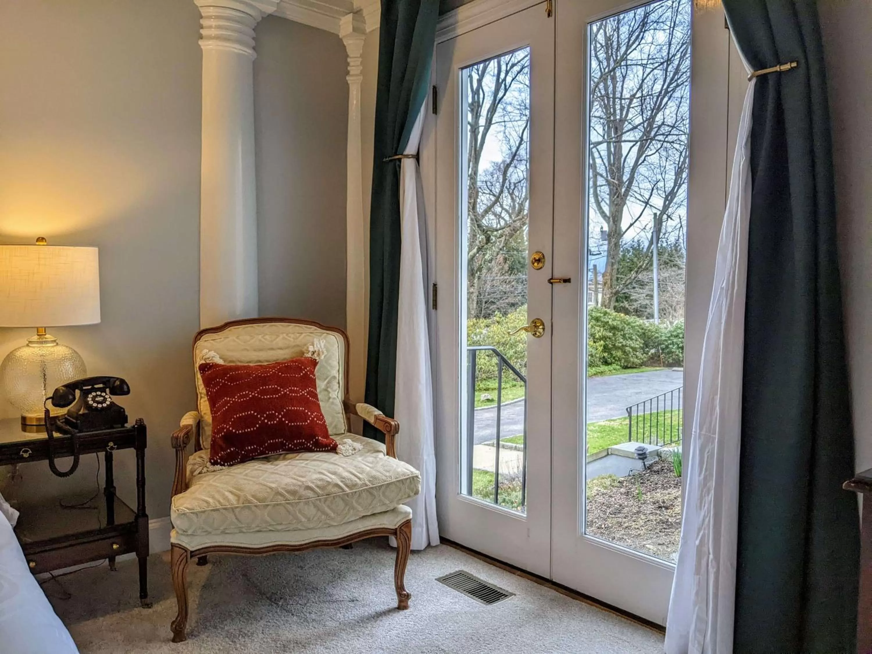 Bed in Stanton House Inn