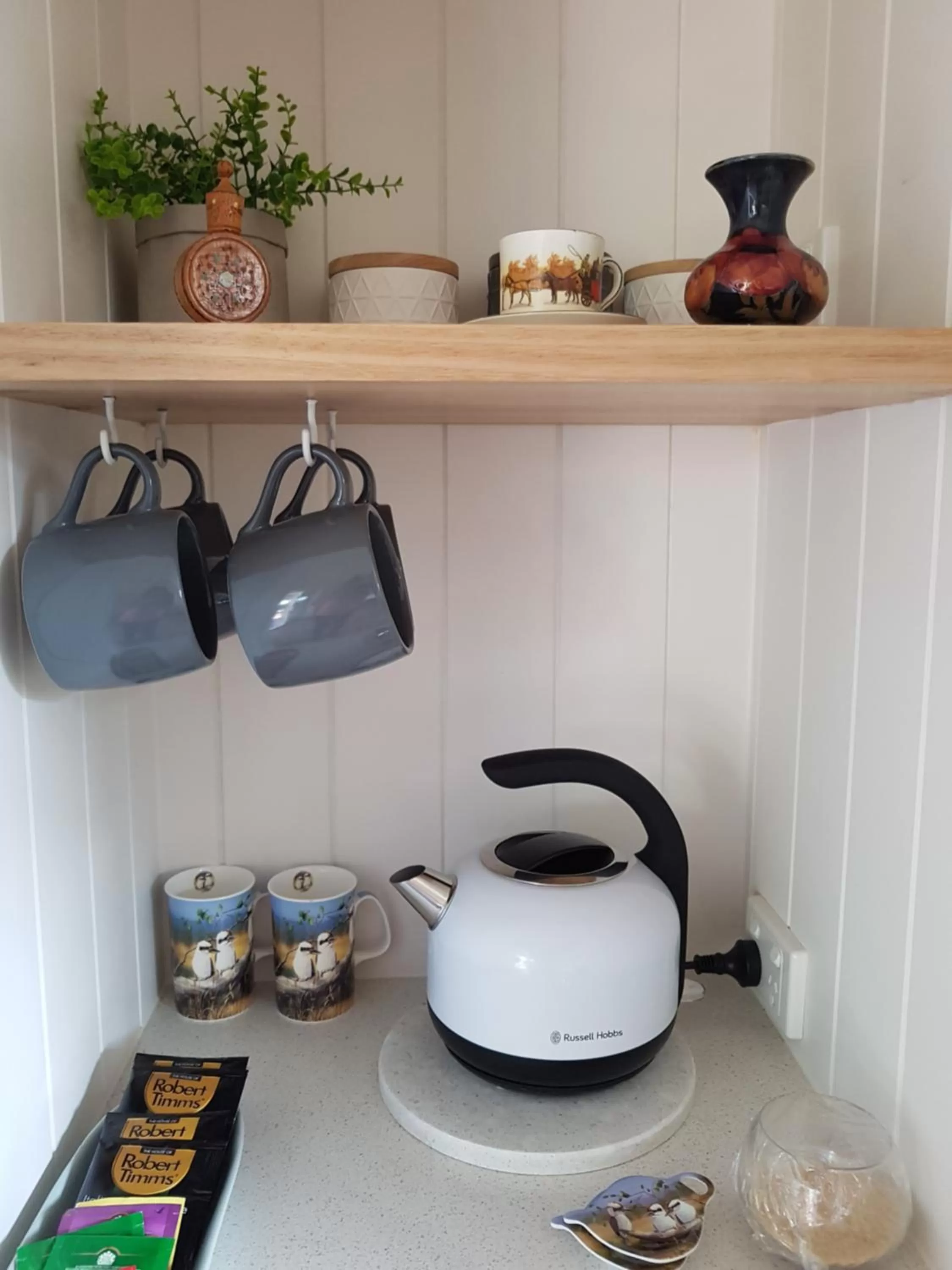 Coffee/tea facilities in Alkira