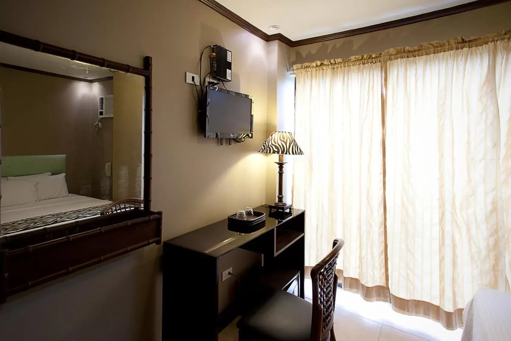 Seating area, TV/Entertainment Center in RedDoorz near Landers Superstore Cebu City