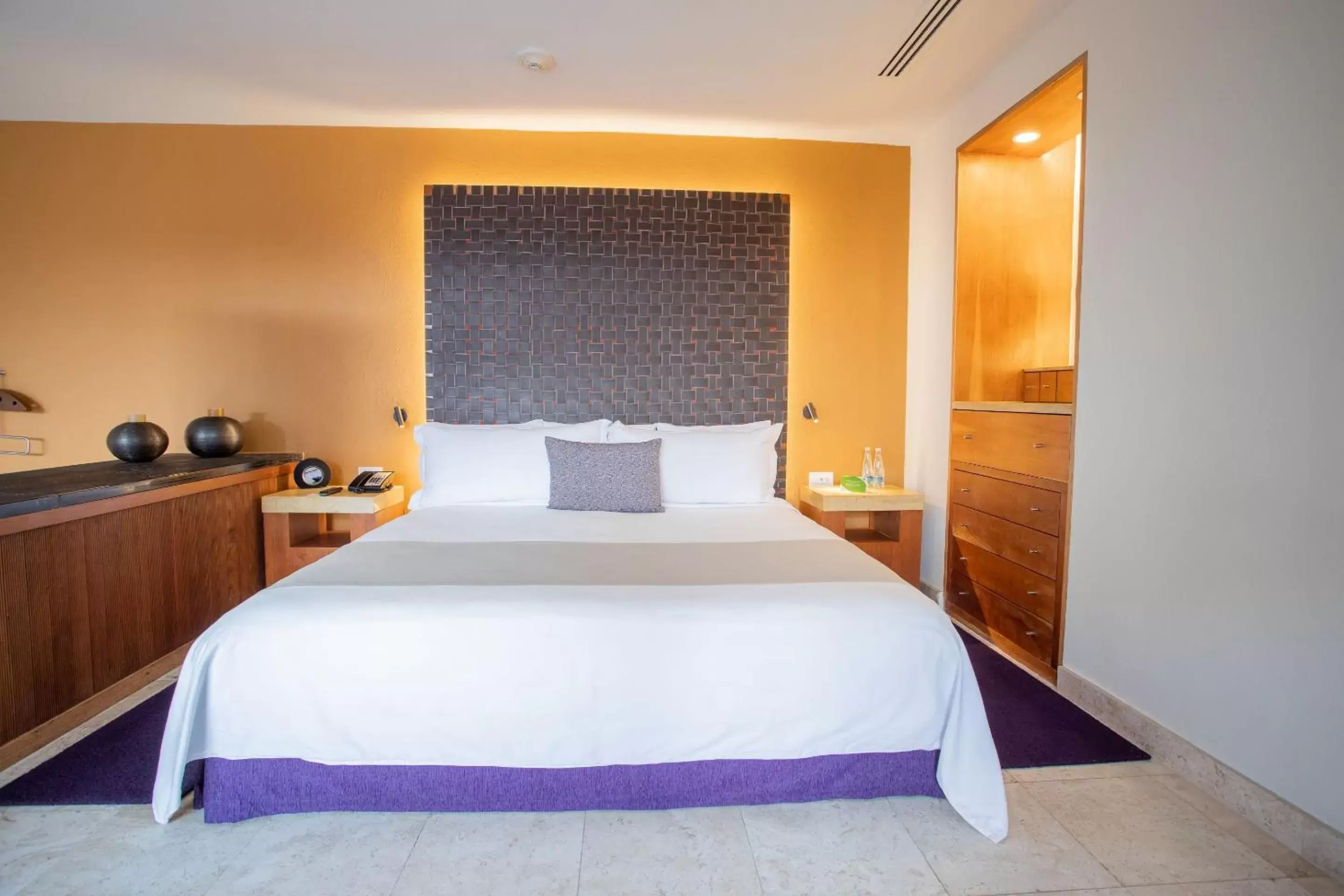 Photo of the whole room, Bed in Camino Real Monterrey