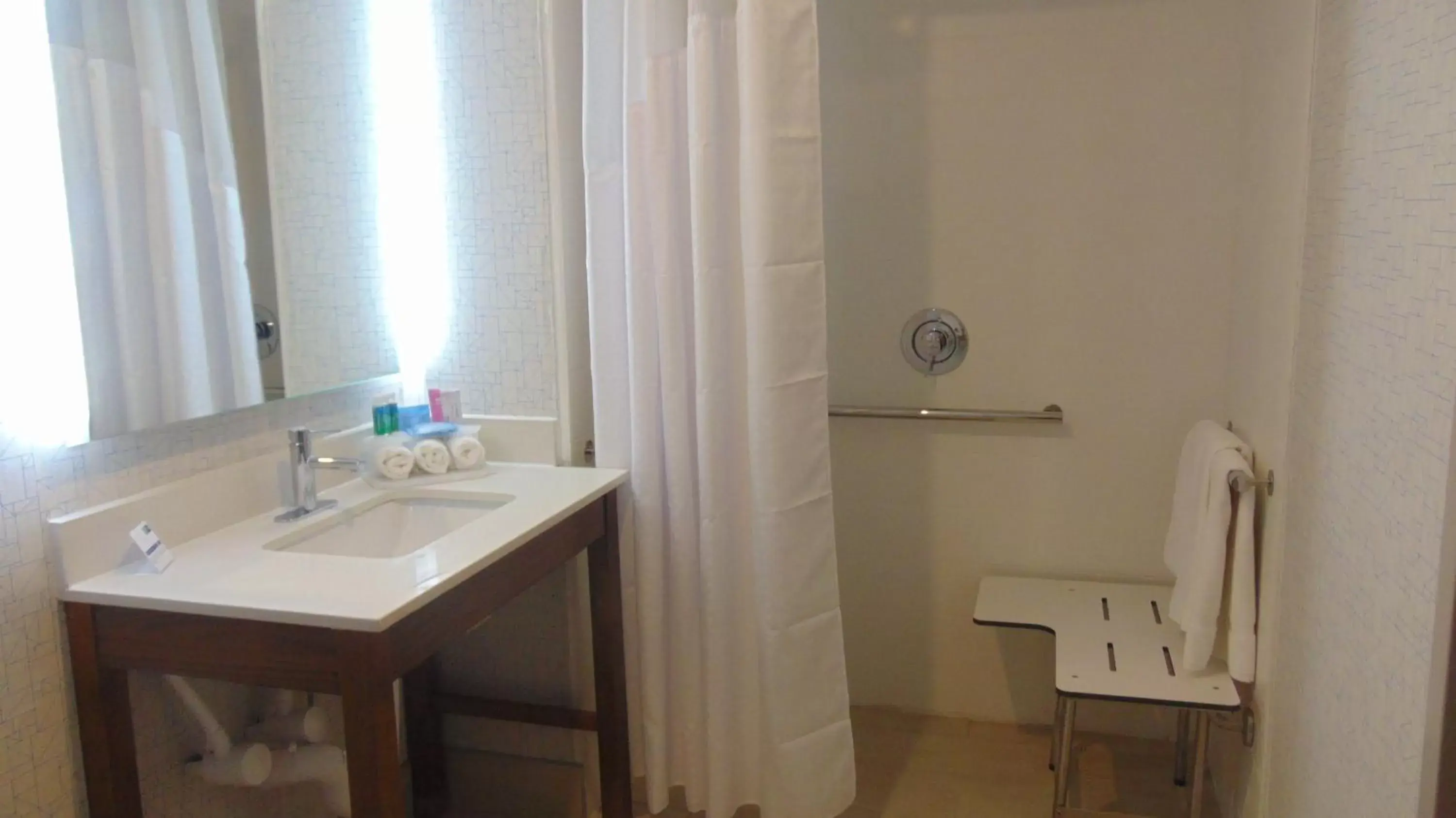 Photo of the whole room, Bathroom in Holiday Inn Express & Suites Wapakoneta, an IHG Hotel