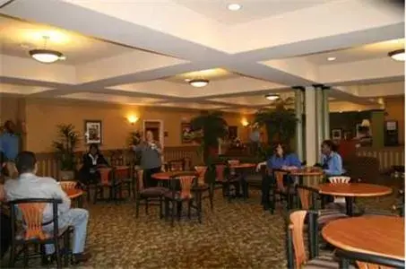 group of guests, Restaurant/Places to Eat in Hampton Inn Laplace