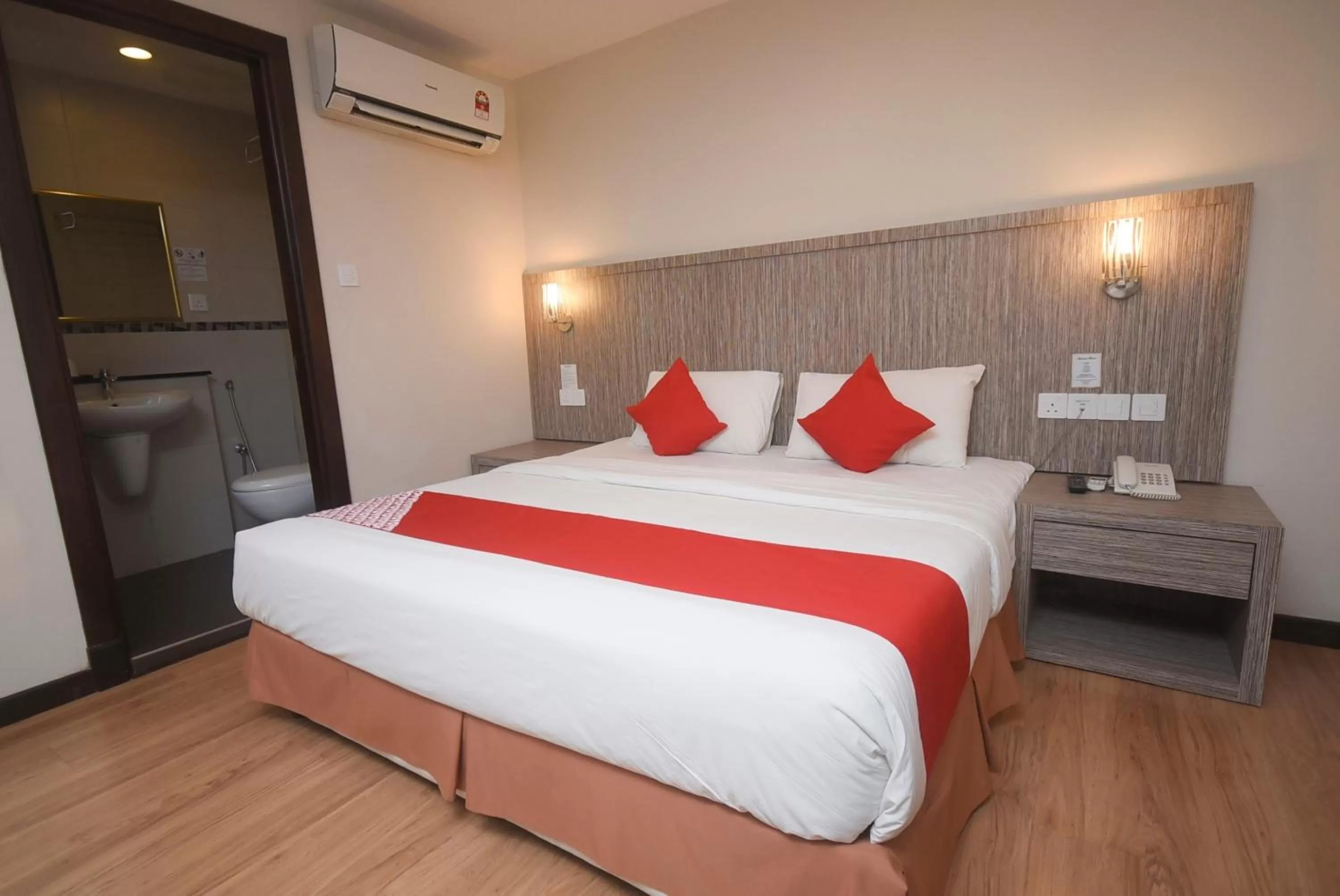 Bedroom, Bed in Super OYO 985 Hotel Nur
