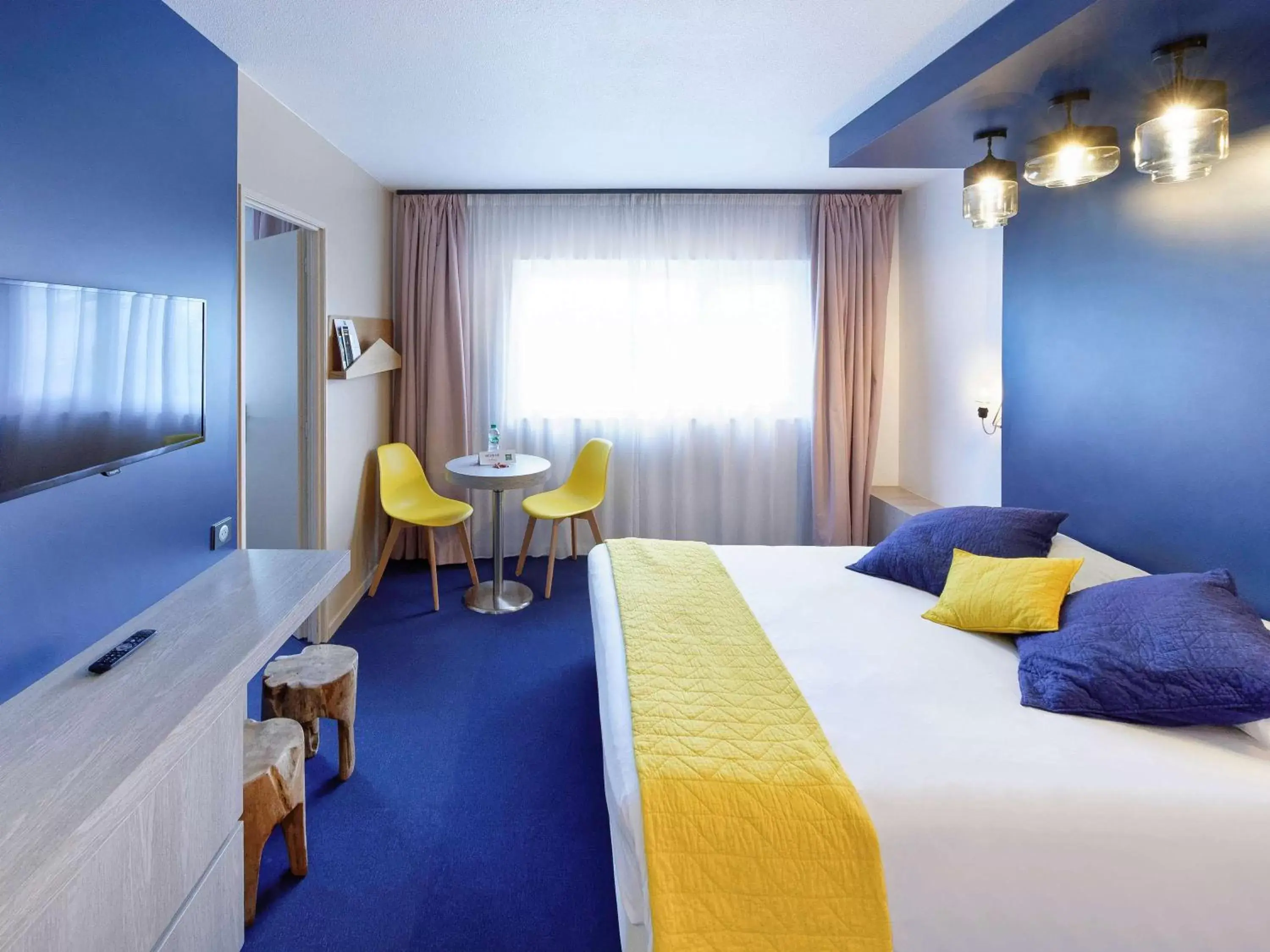 Photo of the whole room in ibis Styles Chalon sur Saône