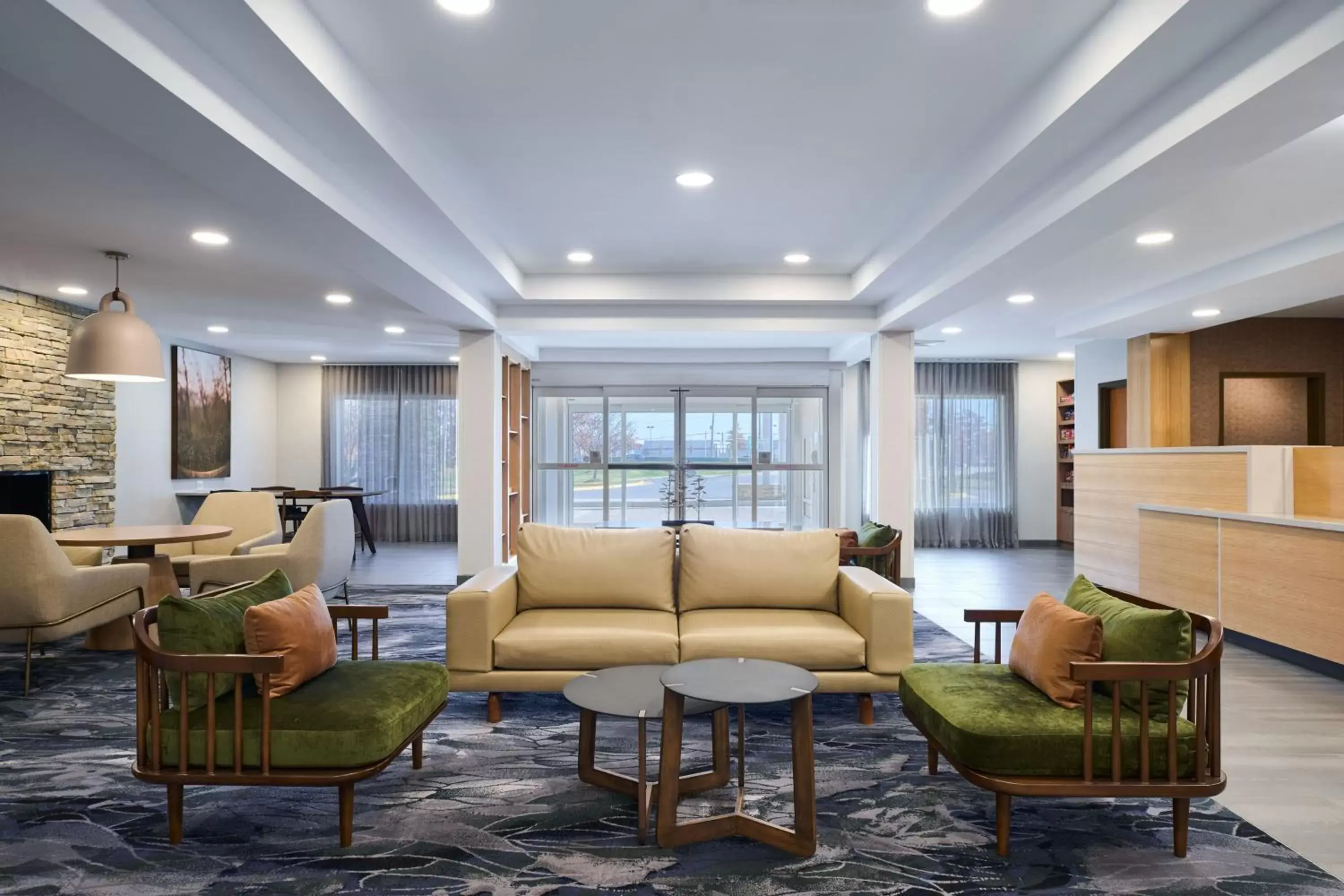 Lobby or reception, Seating Area in Fairfield Inn and Suites by Marriott Winchester