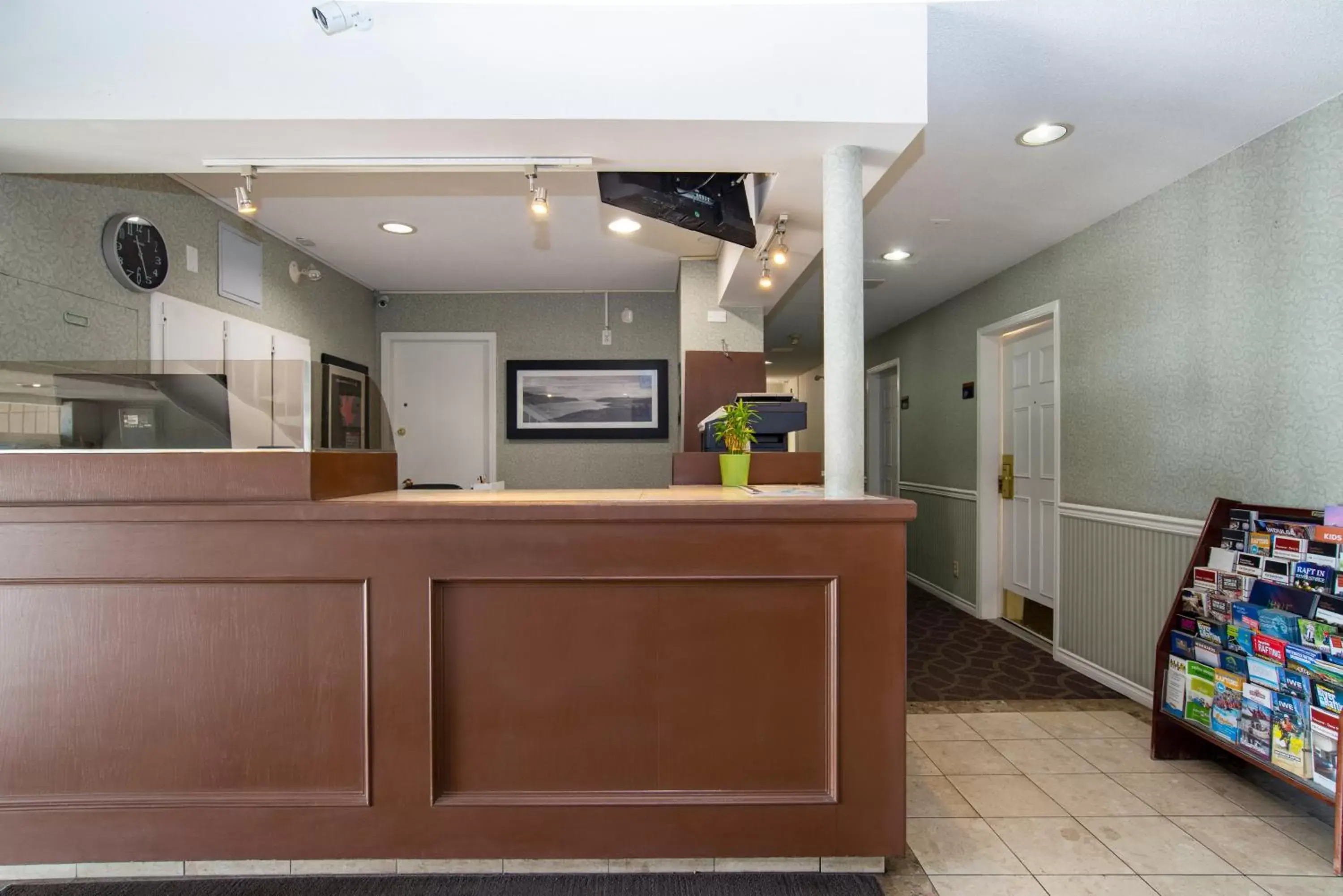 Lobby or reception in Sandman Inn Kamloops Lobby or reception in Sandman Inn Kamloops