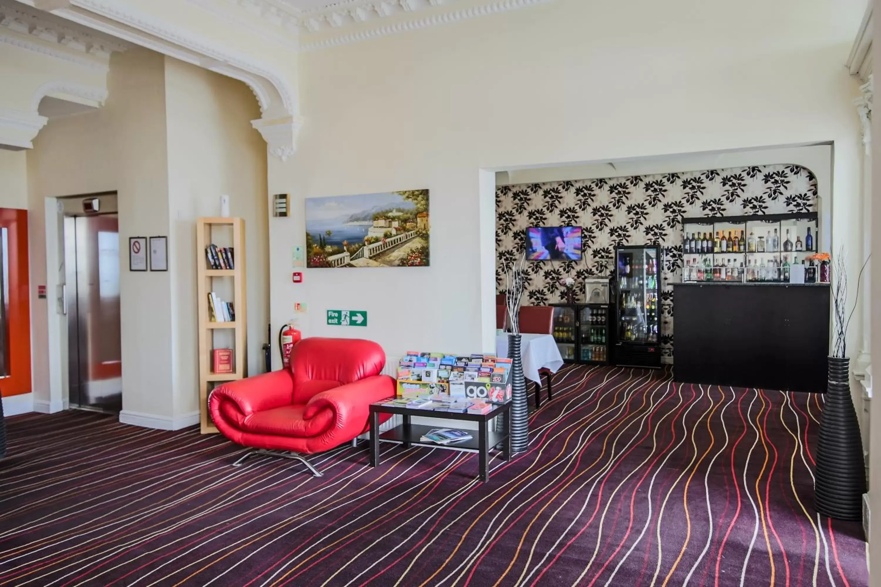 Lounge or bar, Lobby/Reception in Iris Hotel Llandudno