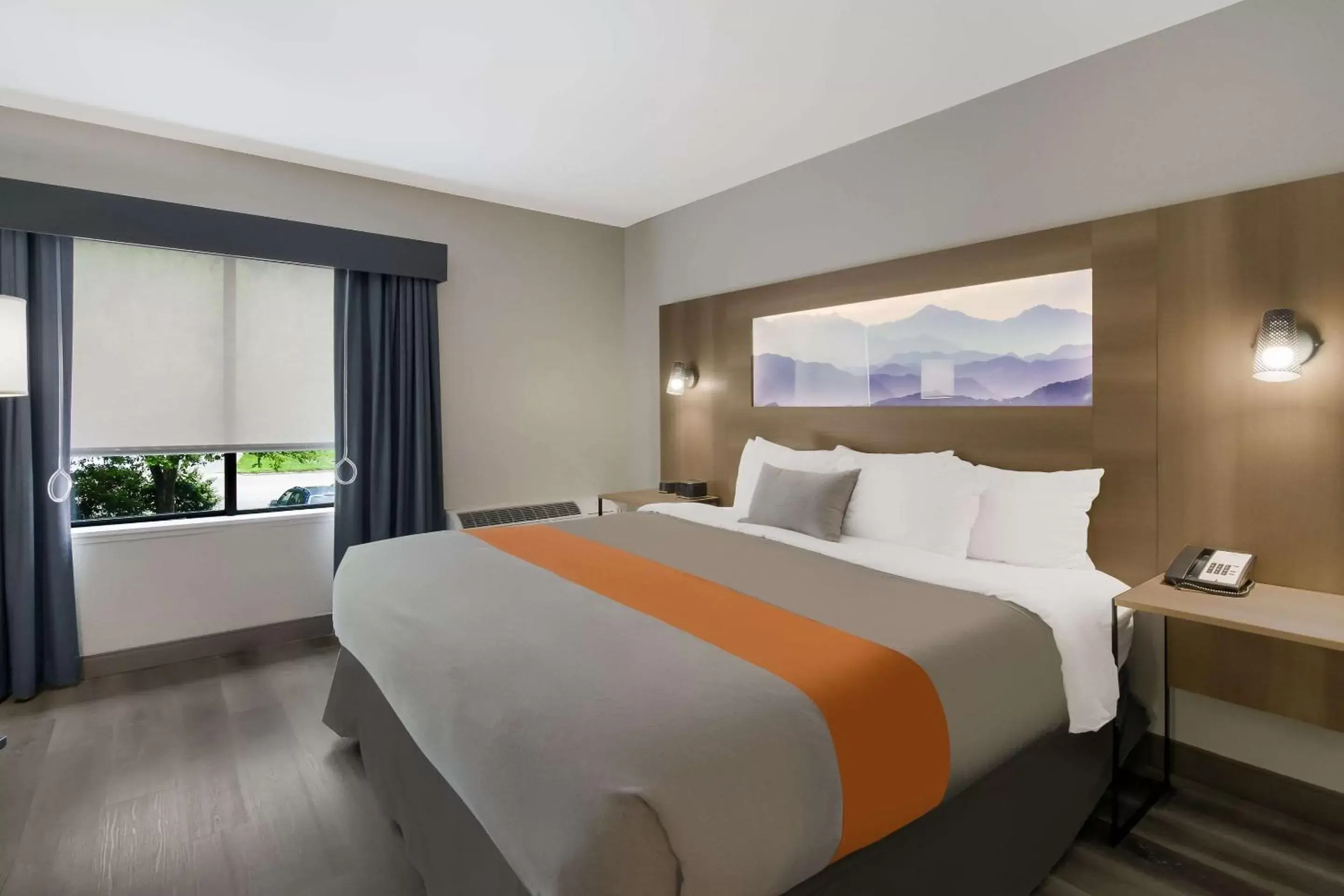 Bedroom, Bed in Graystone Lodge, Ascend Hotel Collection