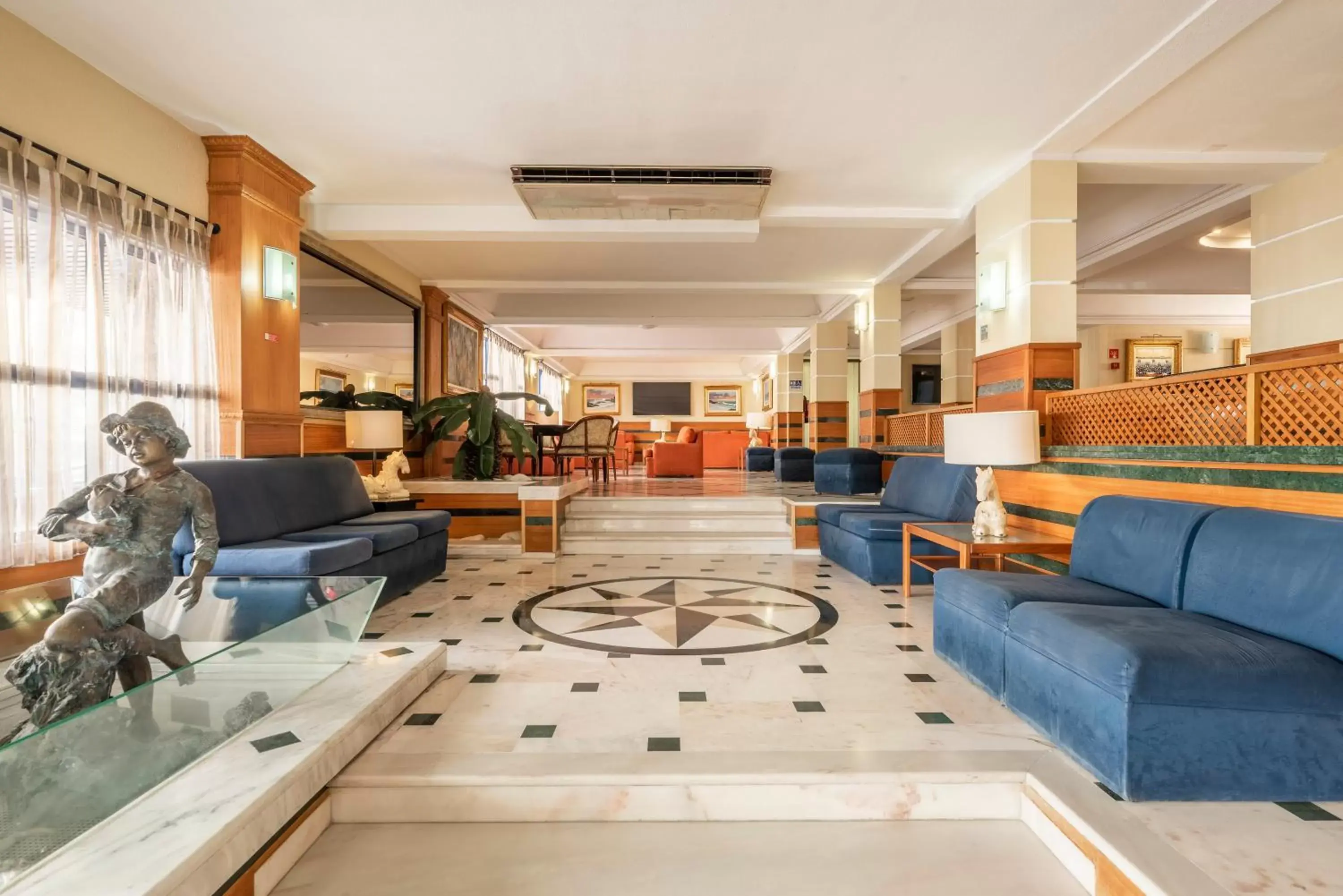 Lobby or reception in Hotel Baía De Monte Gordo