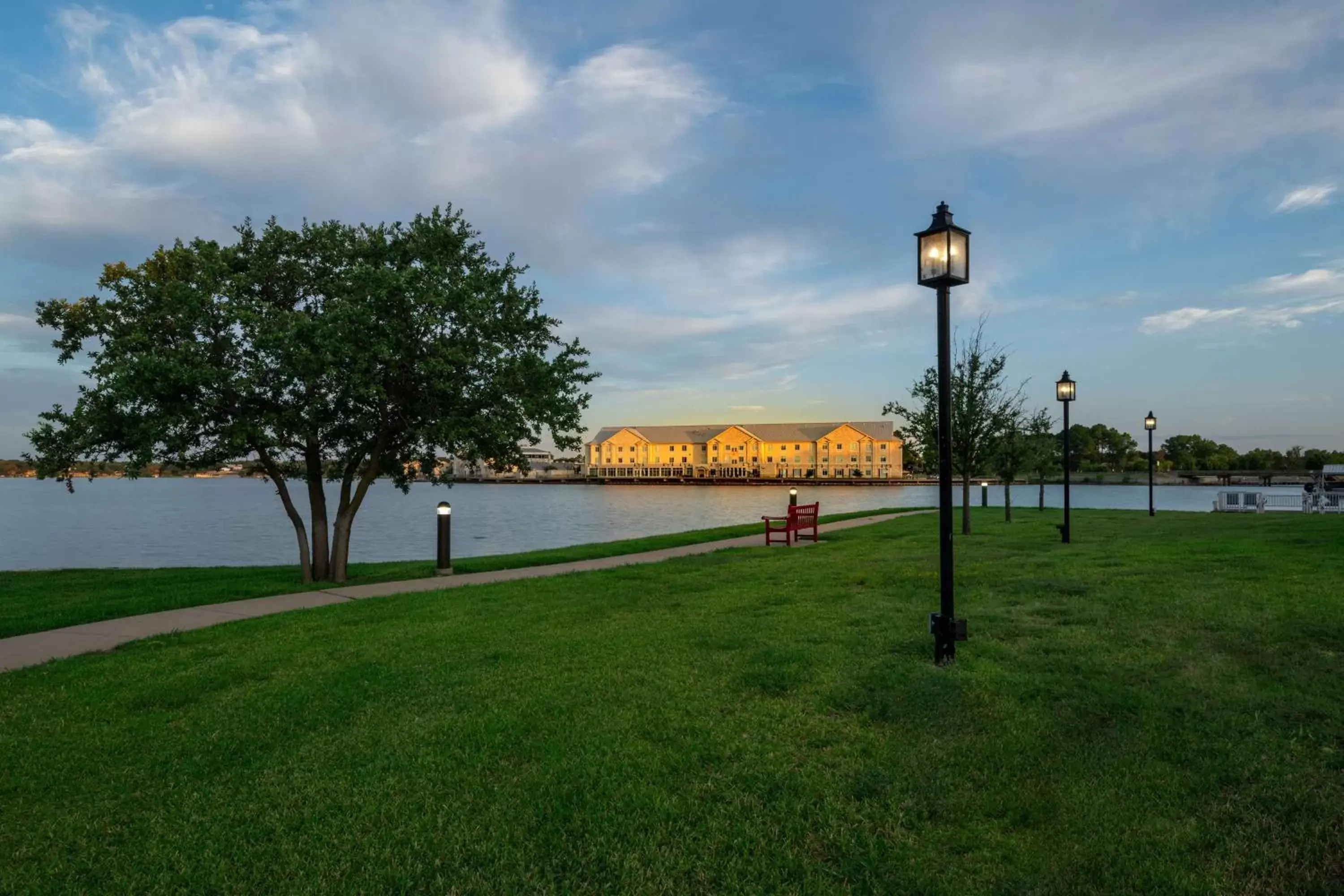 Property building, Garden in Hilton Garden Inn Granbury