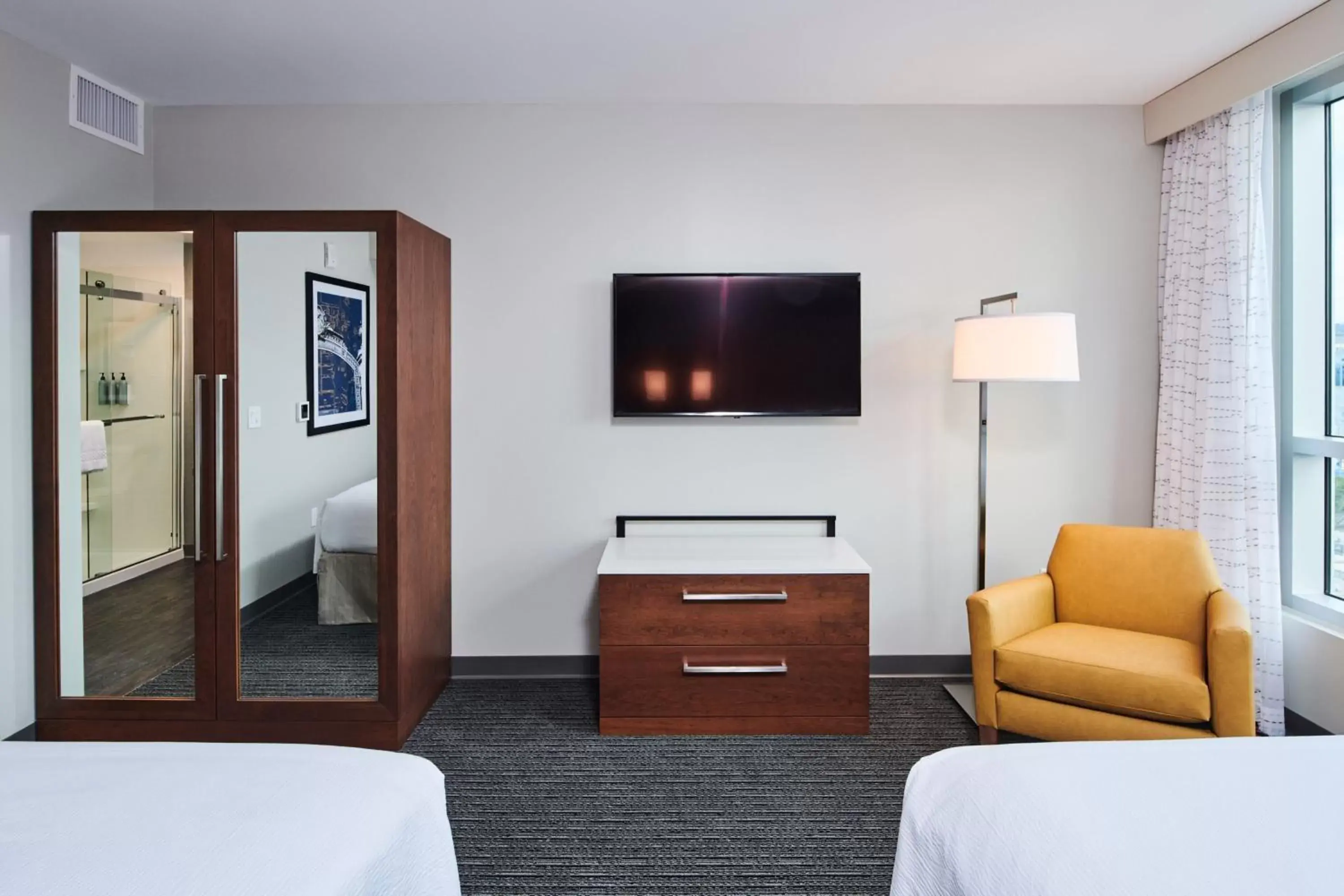 Bedroom, TV/Entertainment Center in Residence Inn By Marriott Berkeley