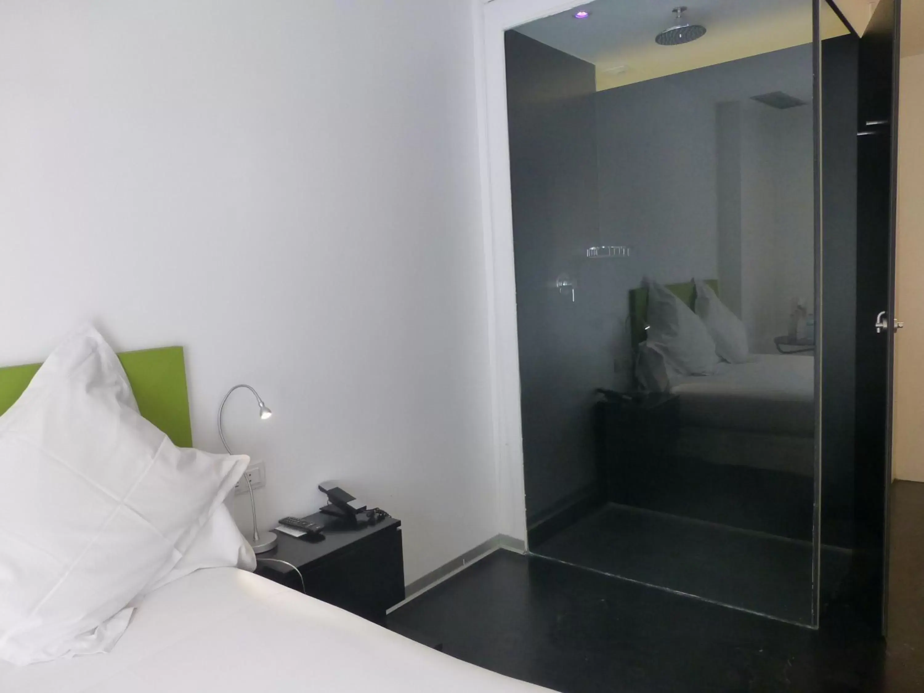 Bedroom, Bathroom in Mayerling Hotel