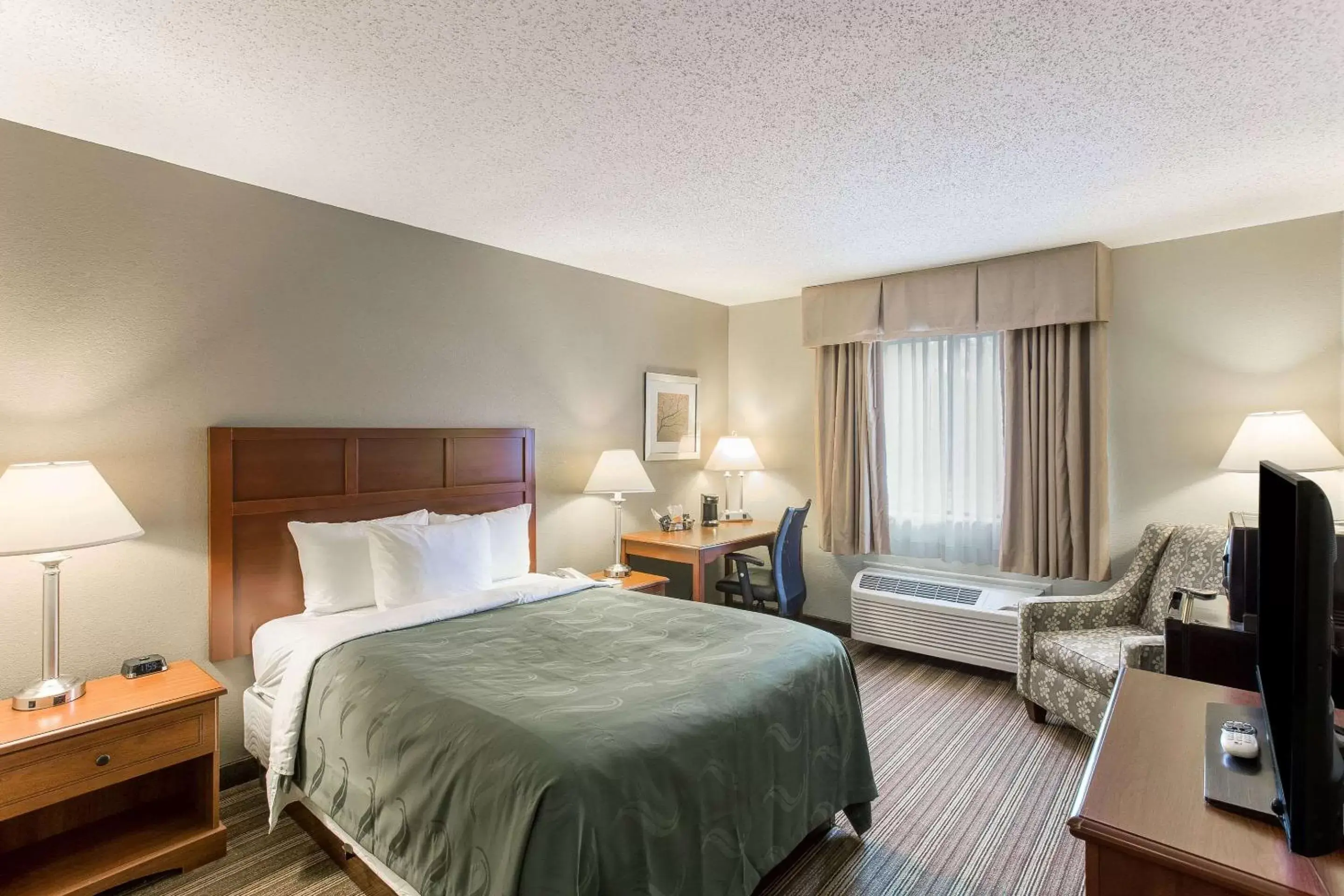 Photo of the whole room, Bed in Quality Inn Photo of the whole room, Bed in Quality Inn